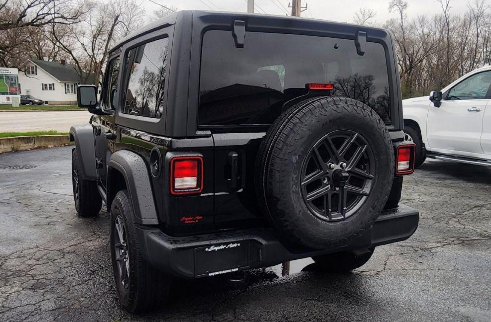 2022 BLACK JEEP WRANGLER SPORT - 4WD (1C4GJXAG8NW) with an 3.6L engine, Automatic transmission, located at 101 S. Halleck St., DeMotte, 46310, (219) 987-2922, 41.202343, -87.198189 - Photo#3