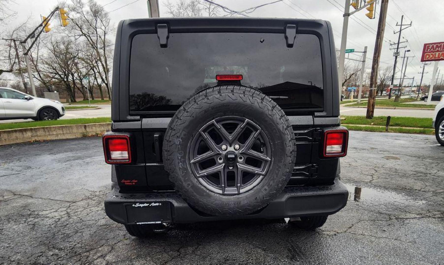 2022 BLACK JEEP WRANGLER SPORT - 4WD (1C4GJXAG8NW) with an 3.6L engine, Automatic transmission, located at 101 S. Halleck St., DeMotte, 46310, (219) 987-2922, 41.202343, -87.198189 - Photo#4