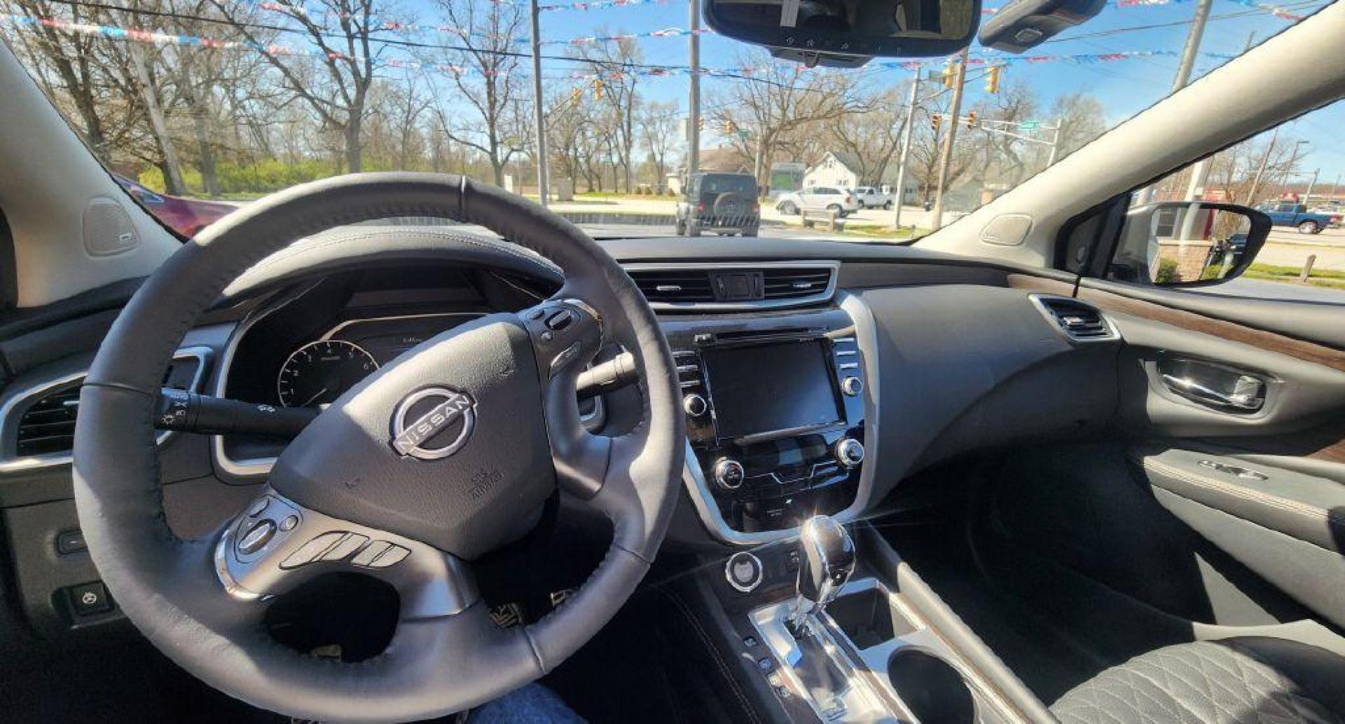 2023 WHITE NISSAN MURANO PLATINUM - AWD (5N1AZ2DS6PC) with an 3.5L engine, Automatic transmission, located at 101 S. Halleck St., DeMotte, 46310, (219) 987-2922, 41.202343, -87.198189 - Photo#10