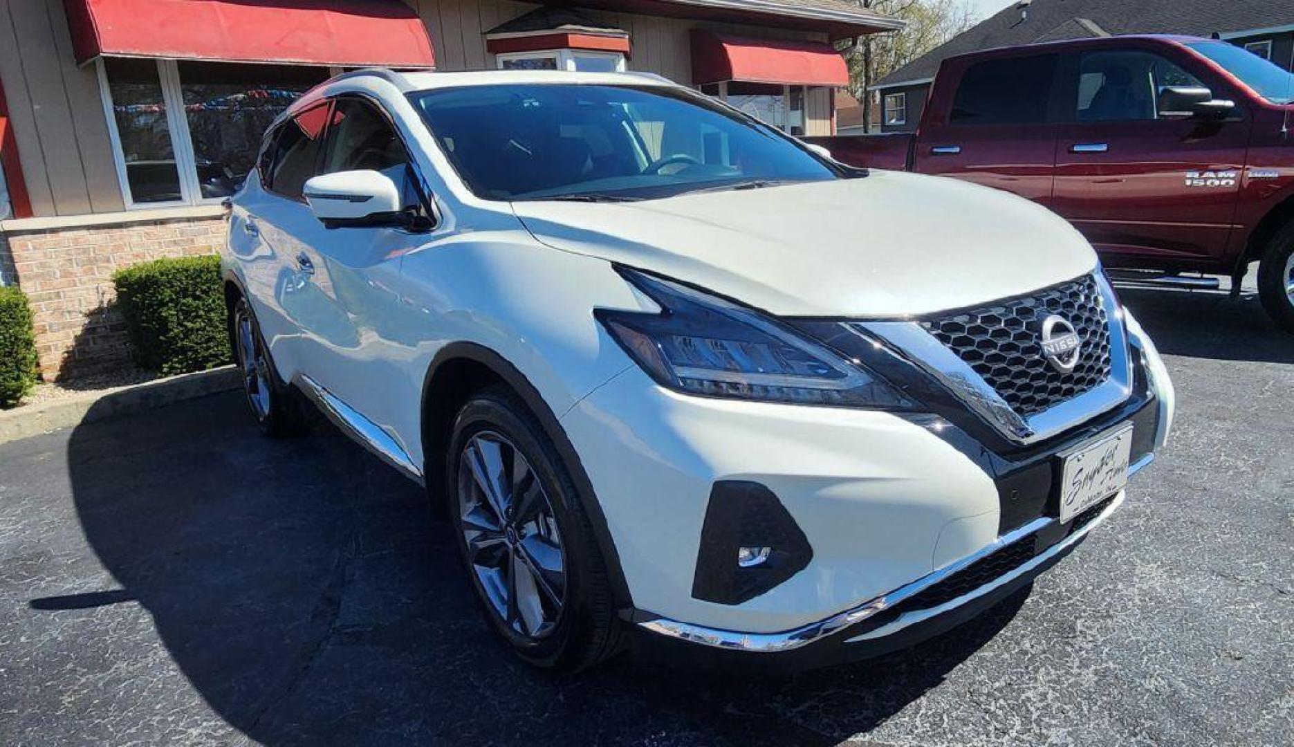 2023 WHITE NISSAN MURANO PLATINUM - AWD (5N1AZ2DS6PC) with an 3.5L engine, Automatic transmission, located at 101 S. Halleck St., DeMotte, 46310, (219) 987-2922, 41.202343, -87.198189 - Photo#1