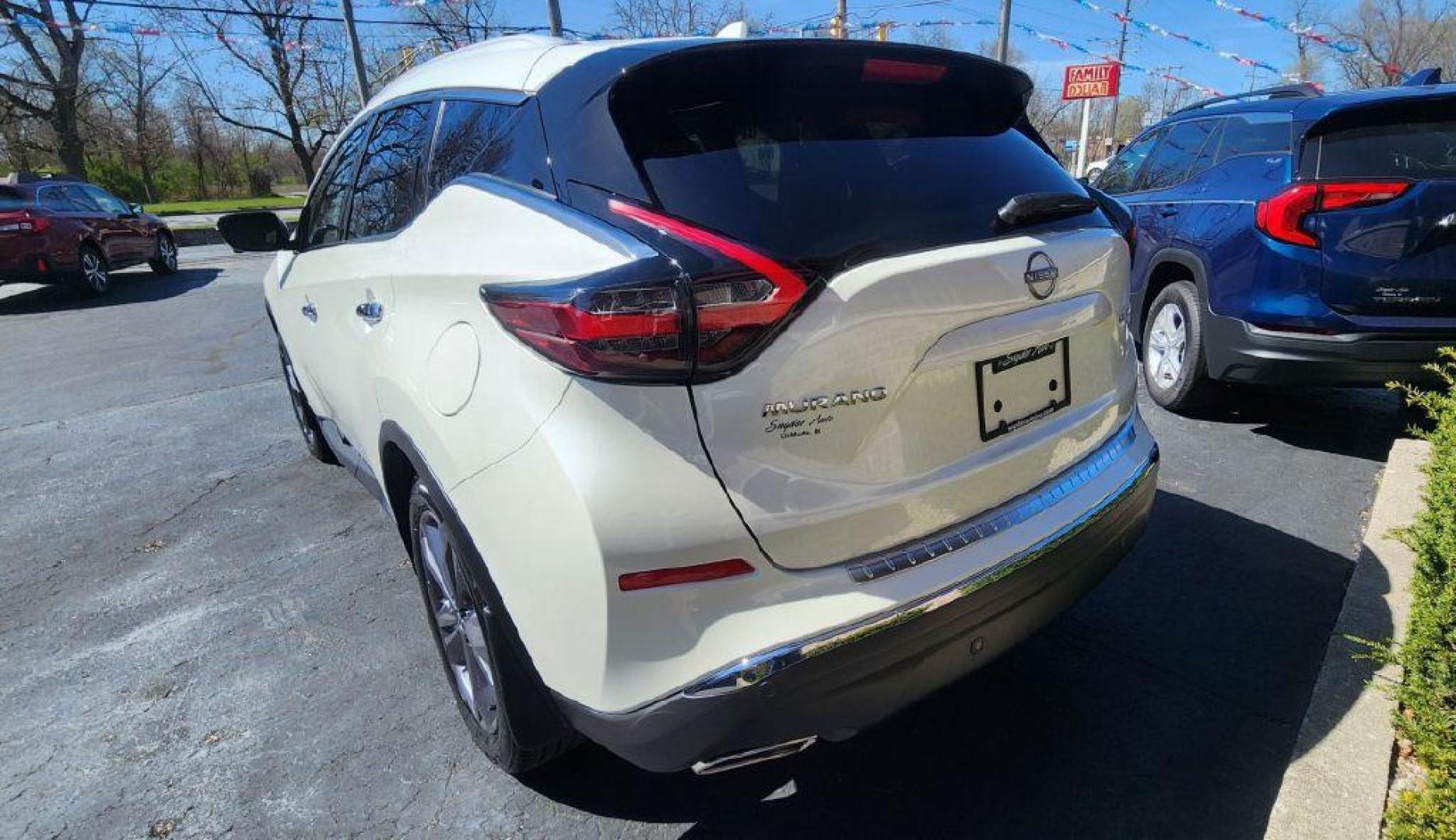 2023 WHITE NISSAN MURANO PLATINUM - AWD (5N1AZ2DS6PC) with an 3.5L engine, Automatic transmission, located at 101 S. Halleck St., DeMotte, 46310, (219) 987-2922, 41.202343, -87.198189 - Photo#3