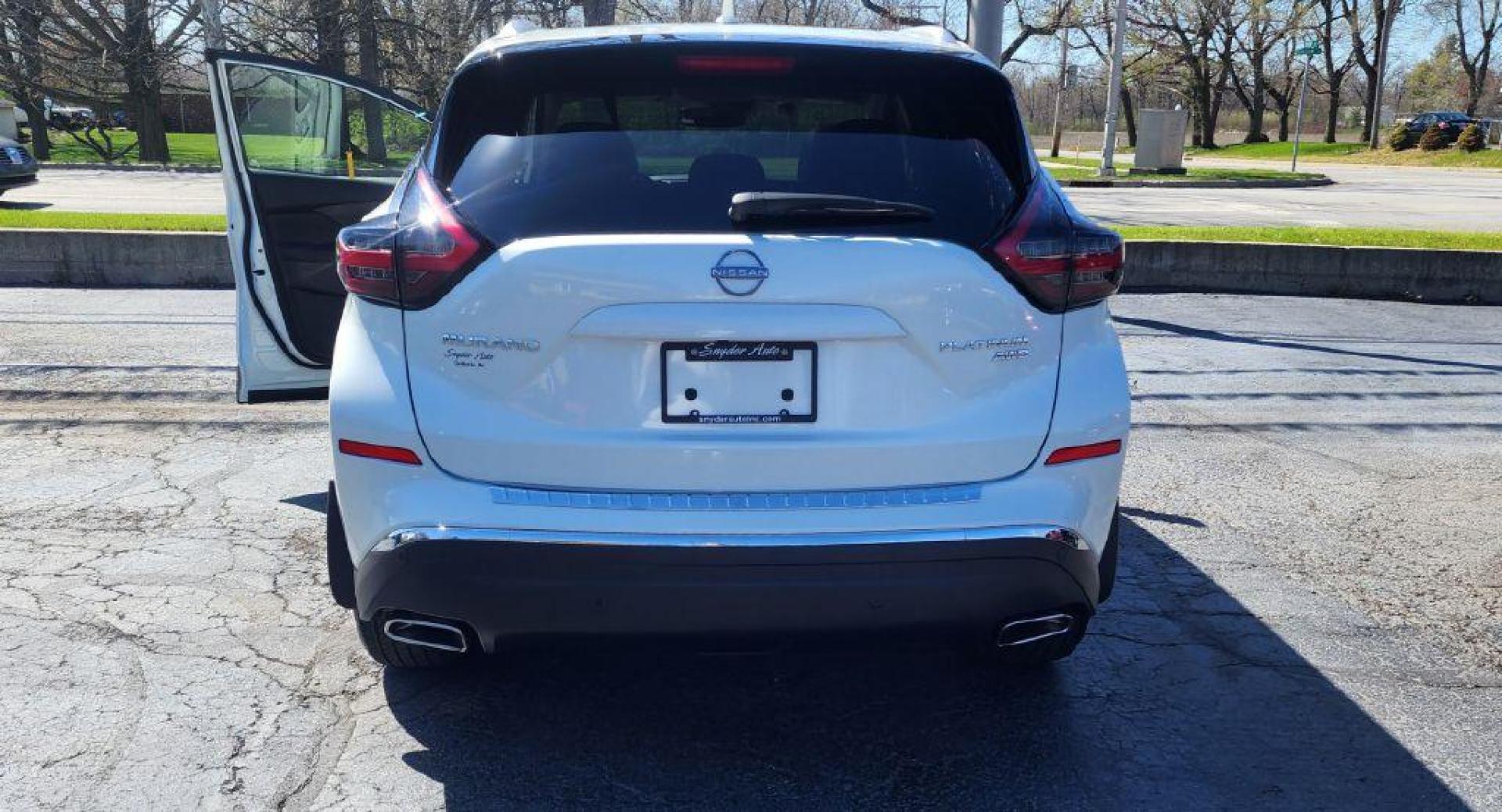 2023 WHITE NISSAN MURANO PLATINUM - AWD (5N1AZ2DS6PC) with an 3.5L engine, Automatic transmission, located at 101 S. Halleck St., DeMotte, 46310, (219) 987-2922, 41.202343, -87.198189 - Photo#4