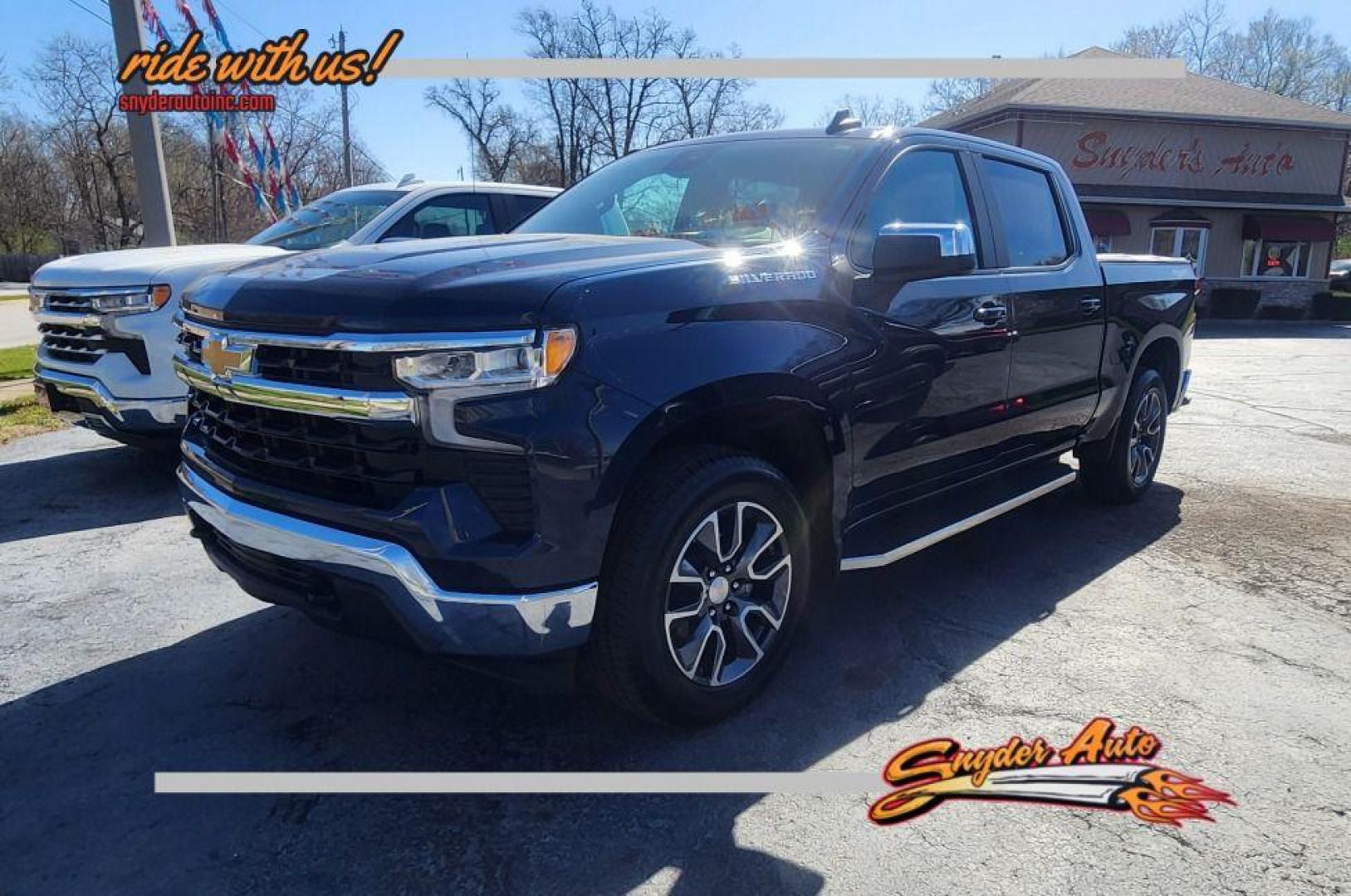 2022 BLUE CHEVROLET SILVERADO 1500 LT-L 4WD (1GCPDKEK0NZ) with an 2.7L engine, Automatic transmission, located at 101 S. Halleck St., DeMotte, 46310, (219) 987-2922, 41.202343, -87.198189 - Photo#0