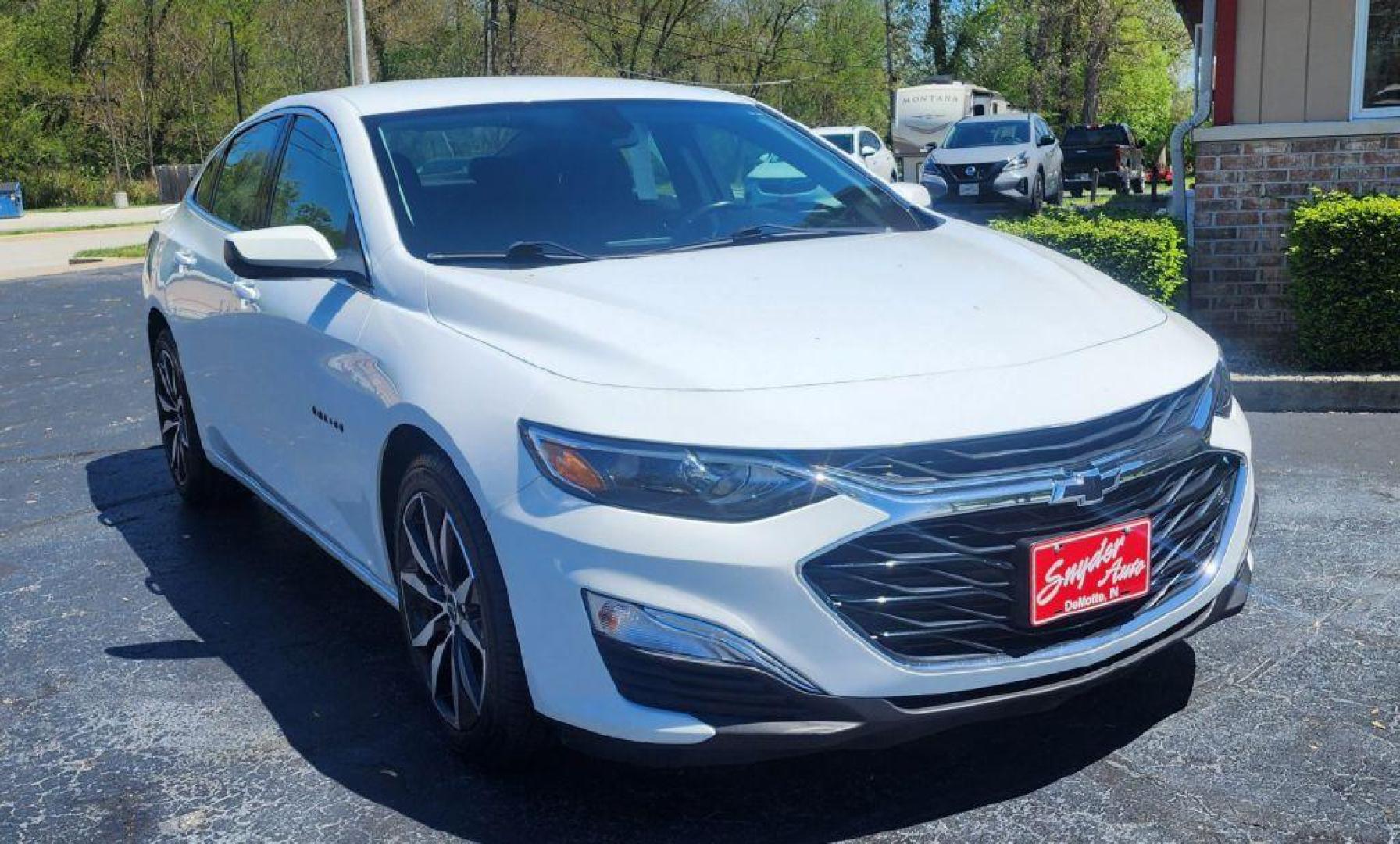 2021 WHITE CHEVROLET MALIBU RS - FWD (1G1ZG5ST5MF) with an 1.5L engine, Continuously Variable transmission, located at 101 S. Halleck St., DeMotte, 46310, (219) 987-2922, 41.202343, -87.198189 - Photo#1