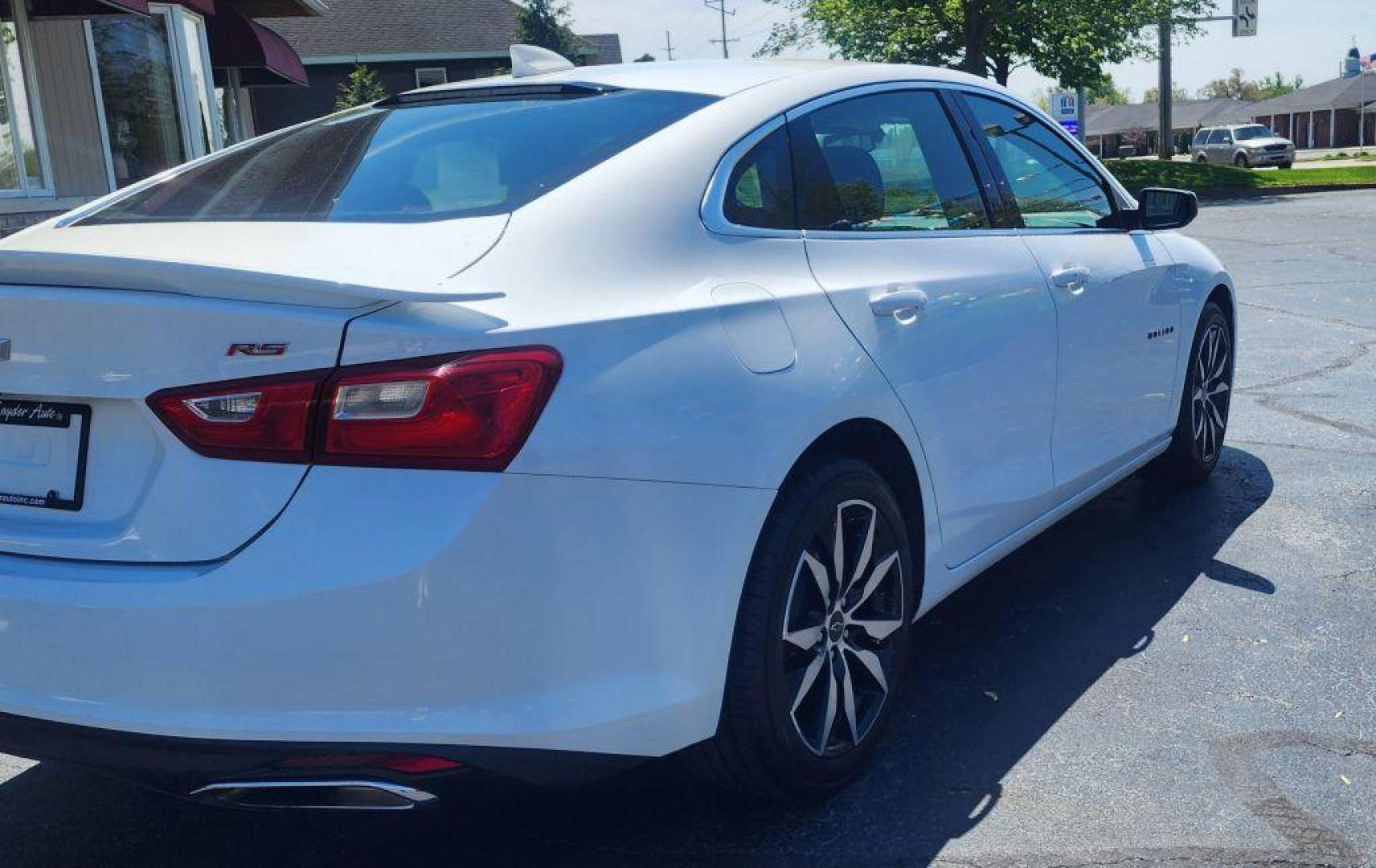 2021 WHITE CHEVROLET MALIBU RS - FWD (1G1ZG5ST5MF) with an 1.5L engine, Continuously Variable transmission, located at 101 S. Halleck St., DeMotte, 46310, (219) 987-2922, 41.202343, -87.198189 - Photo#2