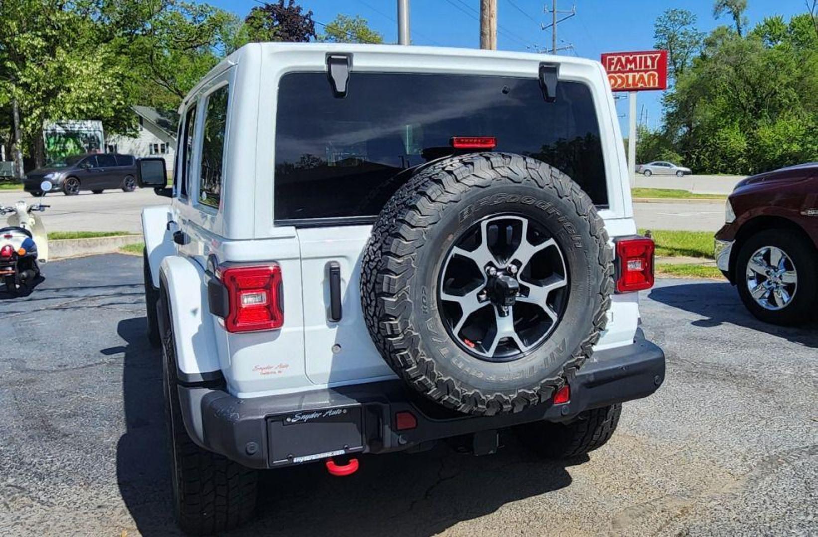 2018 WHITE JEEP WRANGLER UNLIMI RUBICON - 4WD (1C4HJXFGXJW) with an 3.6L engine, Automatic transmission, located at 101 S. Halleck St., DeMotte, 46310, (219) 987-2922, 41.202343, -87.198189 - Photo#3