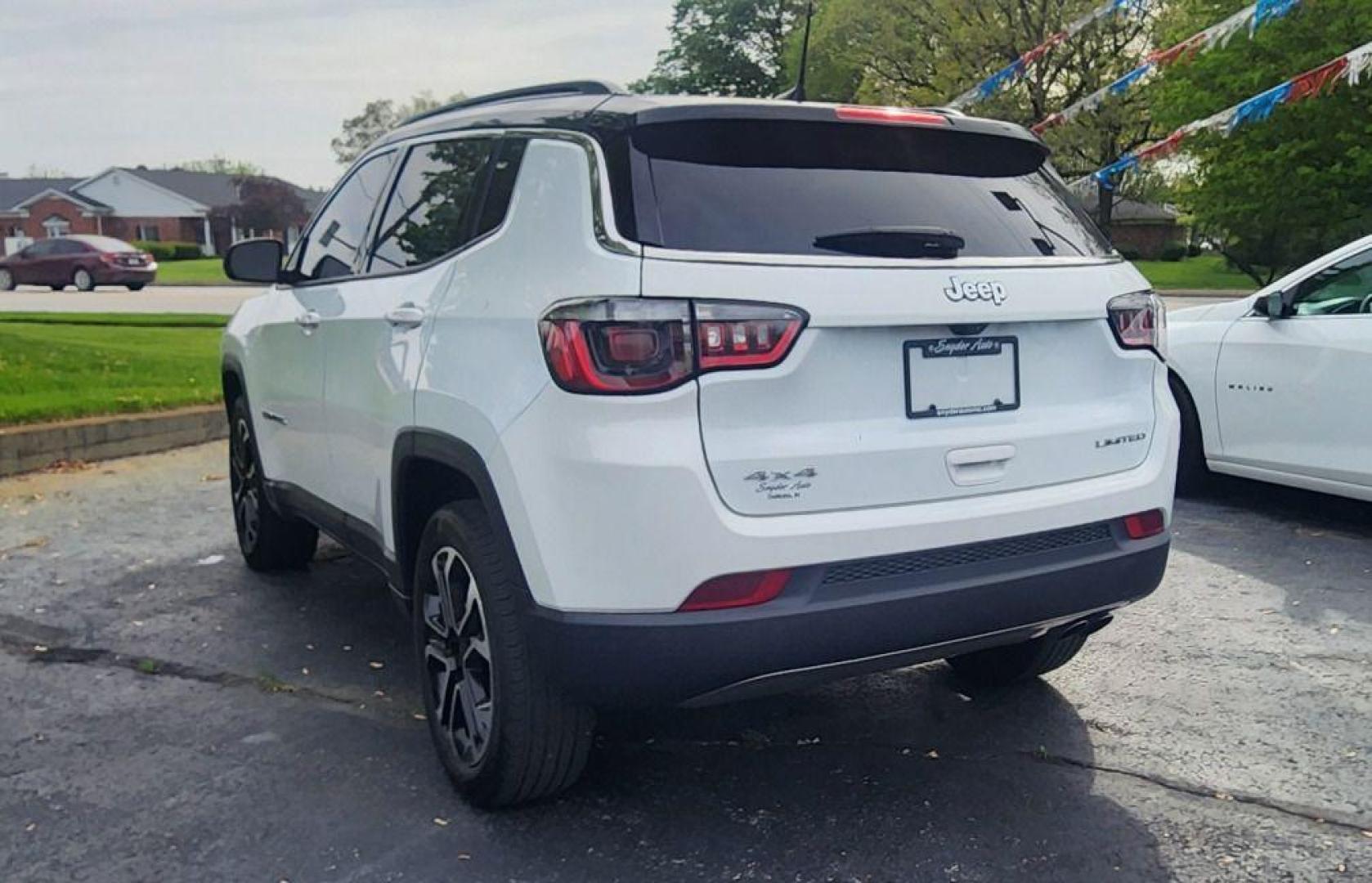 2022 WHITE JEEP COMPASS LIMITED - 4WD (3C4NJDCB3NT) with an 2.4L engine, Automatic transmission, located at 101 S. Halleck St., DeMotte, 46310, (219) 987-2922, 41.202343, -87.198189 - Photo#3