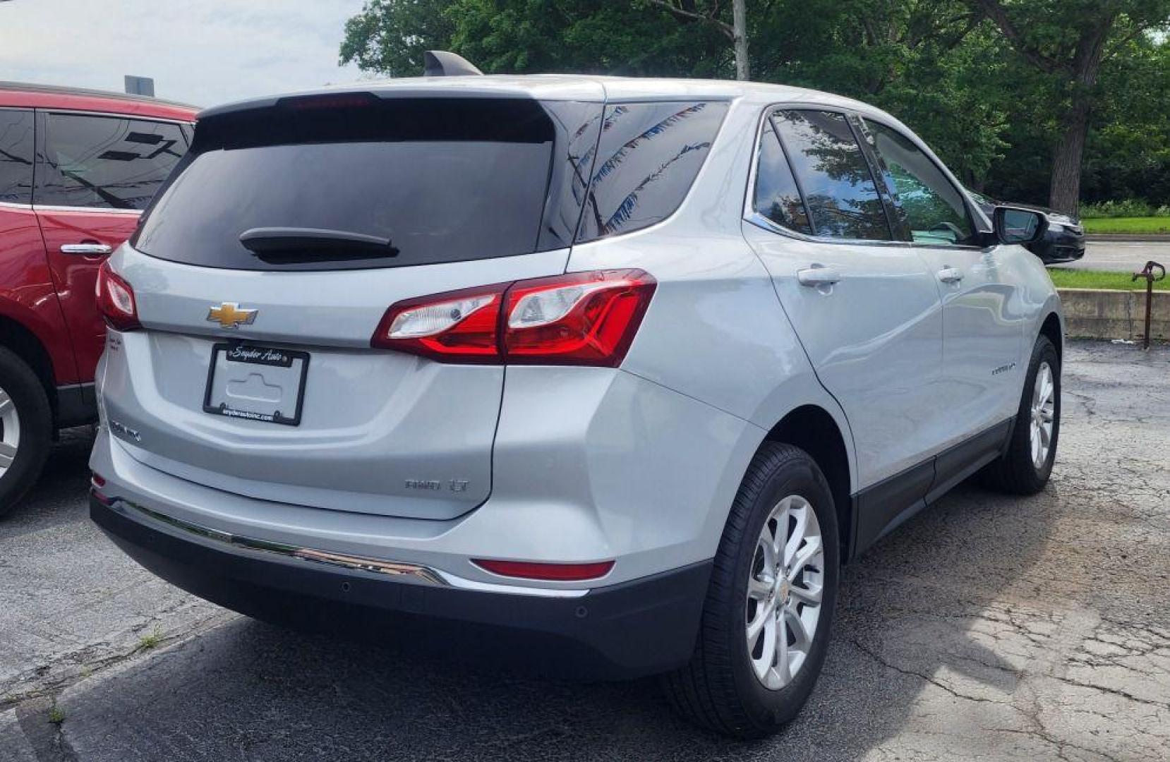 2020 SILVER CHEVROLET EQUINOX LT - AWD (2GNAXTEV5L6) with an 1.5L engine, Automatic transmission, located at 101 S. Halleck St., DeMotte, 46310, (219) 987-2922, 41.202343, -87.198189 - Photo#2