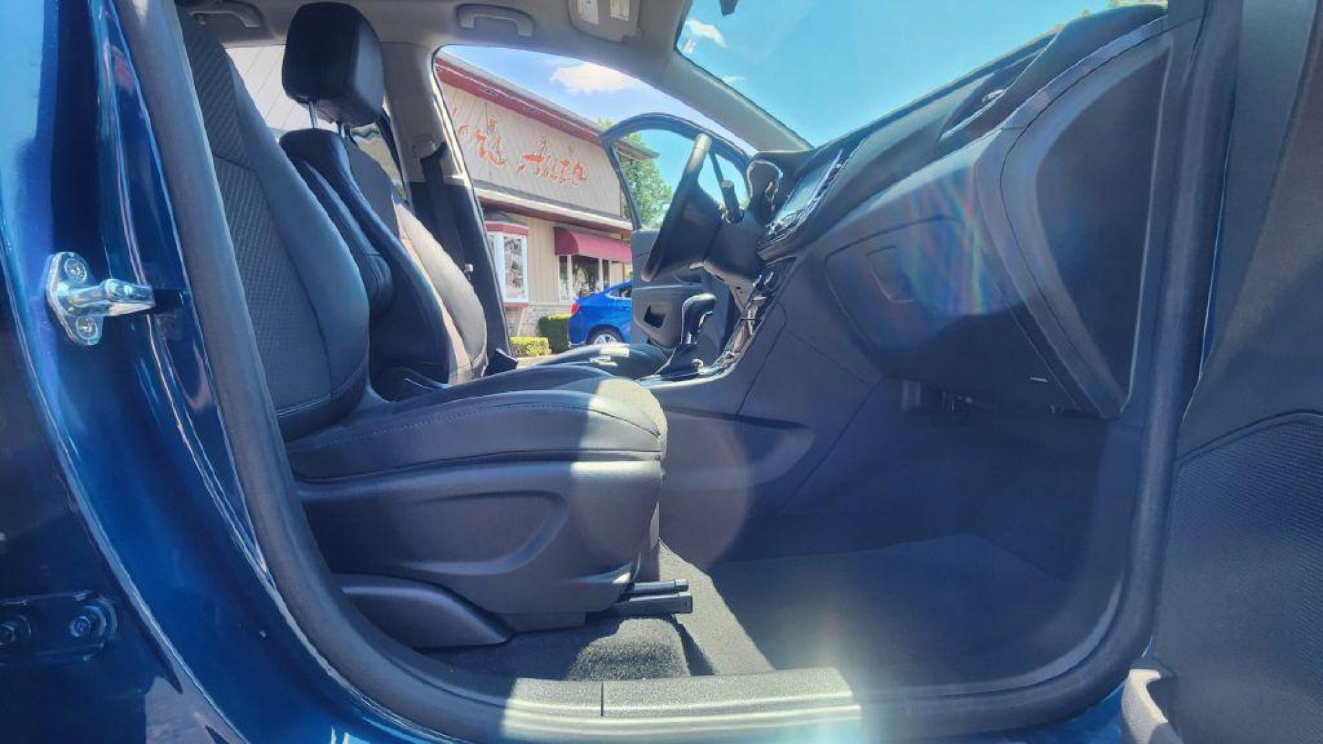 2020 BLUE BUICK ENCORE PREFERRED - FWD (KL4CJASB9LB) with an 1.4L engine, Automatic transmission, located at 101 S. Halleck St., DeMotte, 46310, (219) 987-2922, 41.202343, -87.198189 - Photo#7