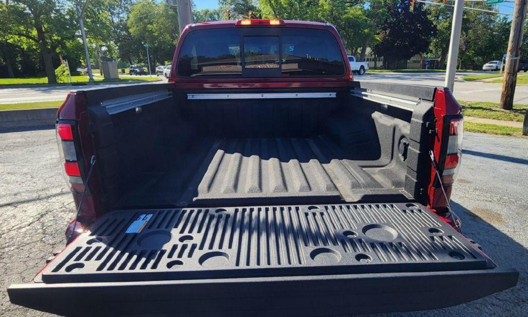 2022 RED NISSAN FRONTIER SV-4WD (1N6ED1EK9NN) with an 3.8L engine, Automatic transmission, located at 101 S. Halleck St., DeMotte, 46310, (219) 987-2922, 41.202343, -87.198189 - Photo#5