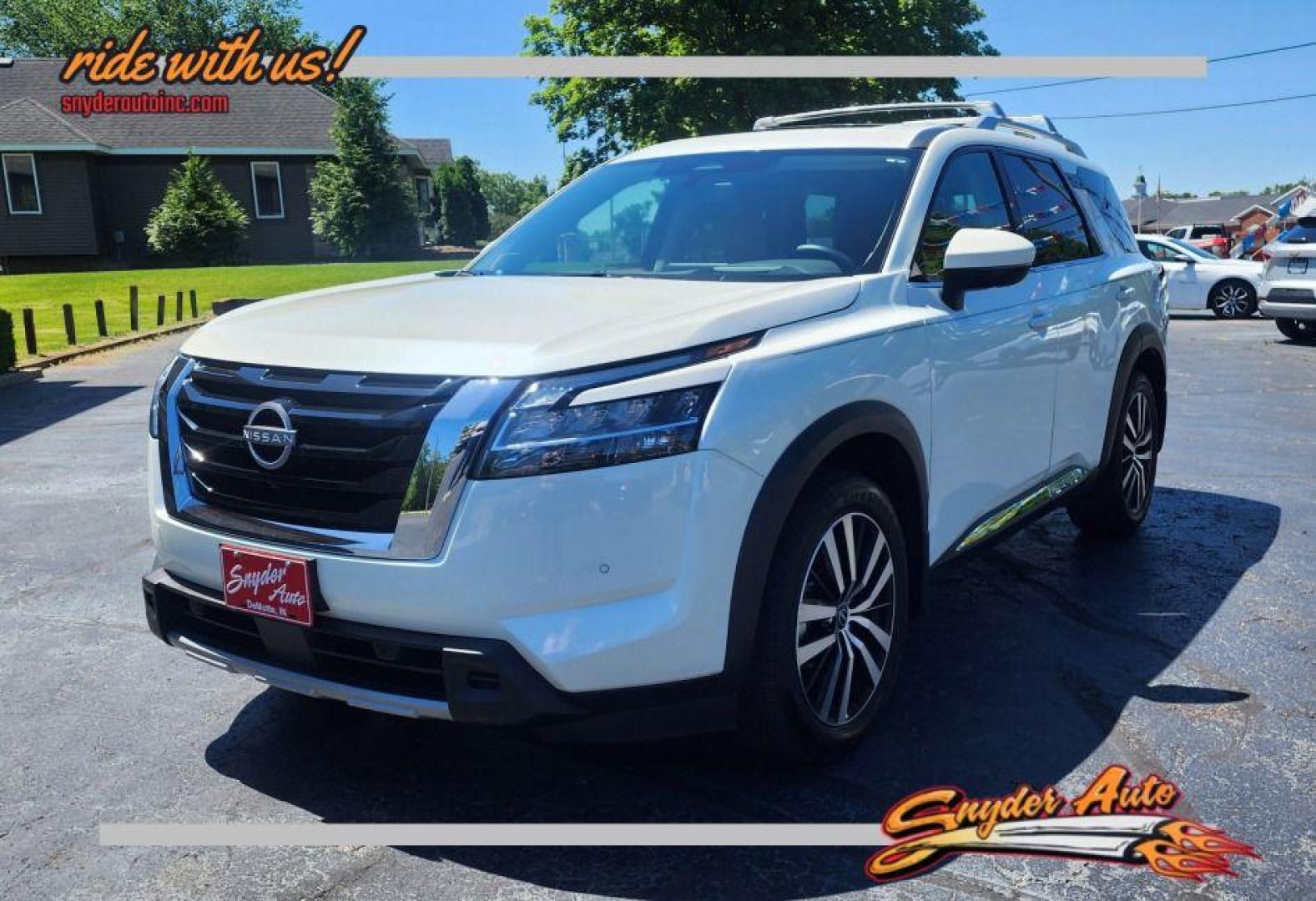 2023 WHITE NISSAN PATHFINDER PLATINUM - 4WD (5N1DR3DJXPC) with an 3.5L engine, Automatic transmission, located at 101 S. Halleck St., DeMotte, 46310, (219) 987-2922, 41.202343, -87.198189 - Photo#0