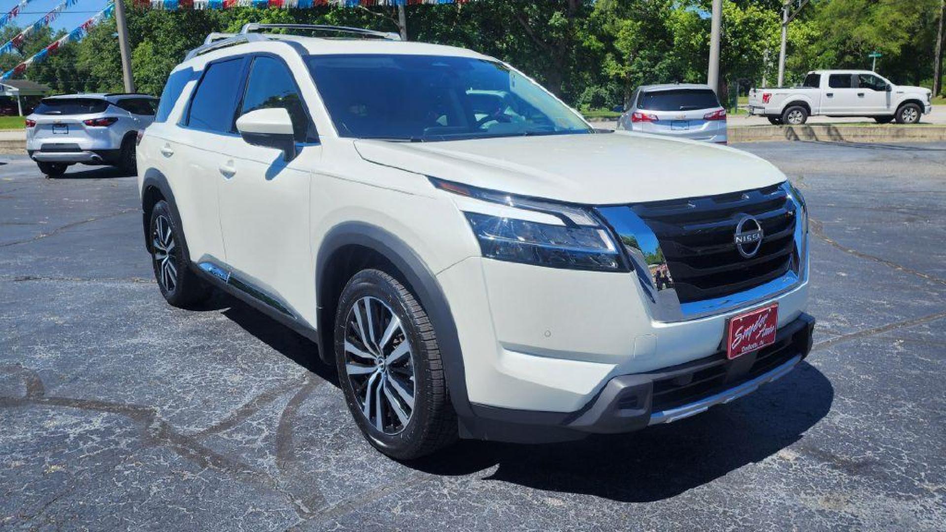 2023 WHITE NISSAN PATHFINDER PLATINUM - 4WD (5N1DR3DJXPC) with an 3.5L engine, Automatic transmission, located at 101 S. Halleck St., DeMotte, 46310, (219) 987-2922, 41.202343, -87.198189 - Photo#1