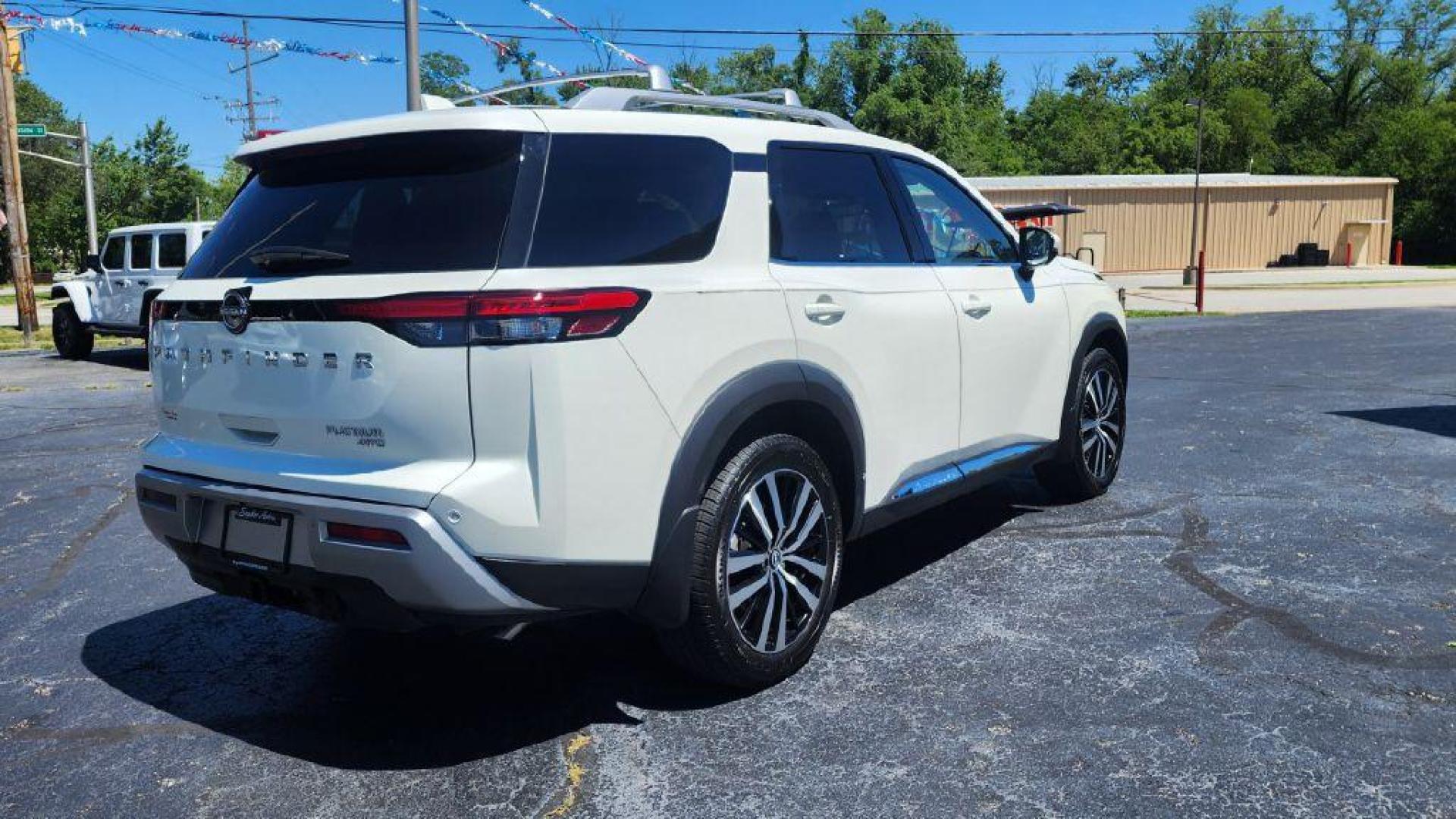 2023 WHITE NISSAN PATHFINDER PLATINUM - 4WD (5N1DR3DJXPC) with an 3.5L engine, Automatic transmission, located at 101 S. Halleck St., DeMotte, 46310, (219) 987-2922, 41.202343, -87.198189 - Photo#2