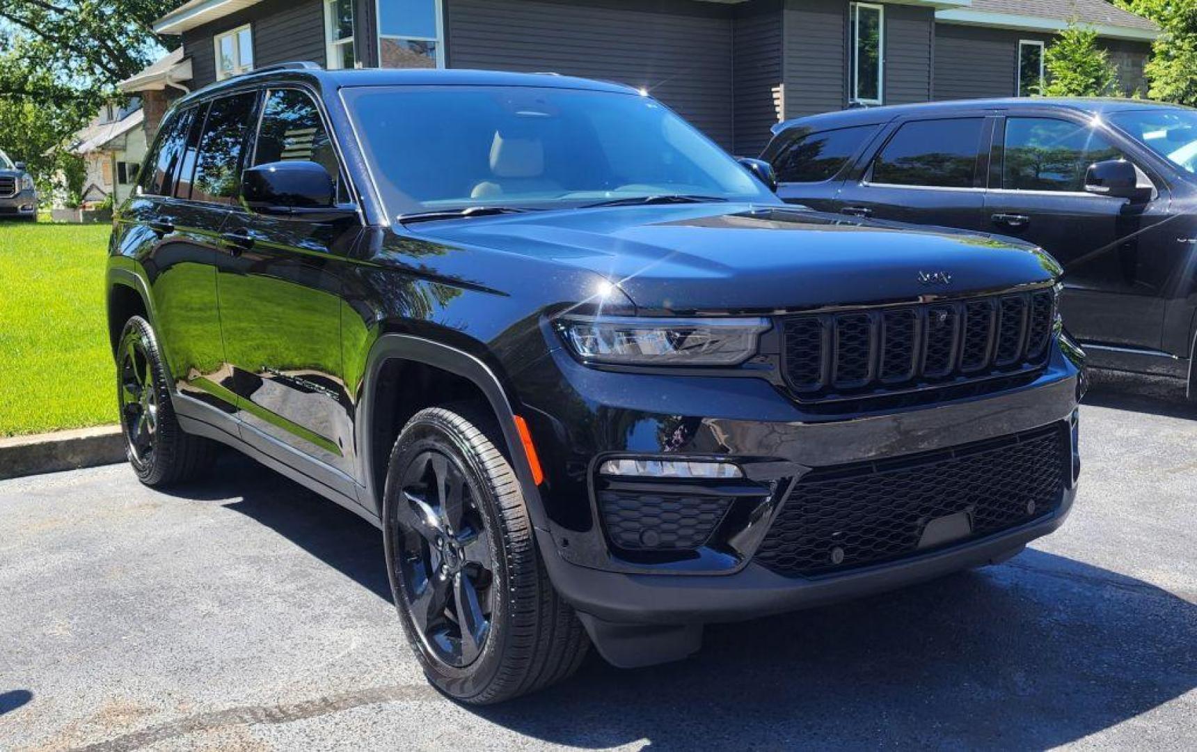 2023 BLACK JEEP GRAND CHEROKEE LIMITED - 4WD (1C4RJHBG9P8) with an 3.6L engine, Automatic transmission, located at 101 S. Halleck St., DeMotte, 46310, (219) 987-2922, 41.202343, -87.198189 - Photo#1