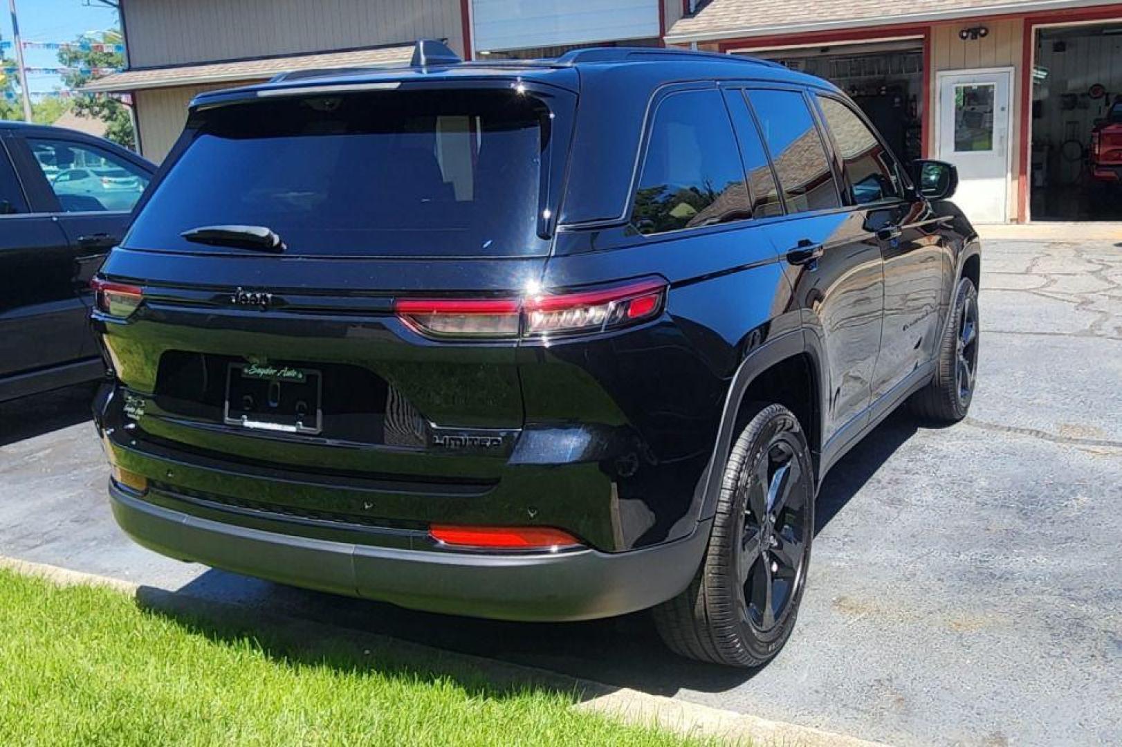 2023 BLACK JEEP GRAND CHEROKEE LIMITED - 4WD (1C4RJHBG9P8) with an 3.6L engine, Automatic transmission, located at 101 S. Halleck St., DeMotte, 46310, (219) 987-2922, 41.202343, -87.198189 - Photo#2