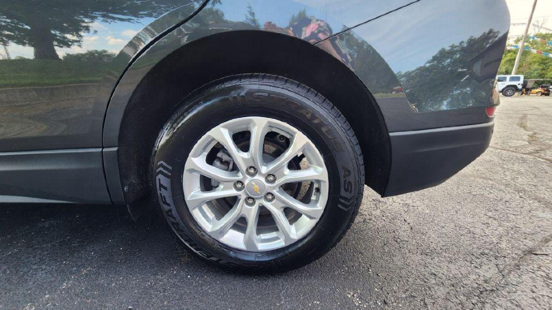 2020 GRAY CHEVROLET EQUINOX LT - AWD (2GNAXTEV1L6) with an 1.5L engine, Automatic transmission, located at 101 S. Halleck St., DeMotte, 46310, (219) 987-2922, 41.202343, -87.198189 - Photo#17