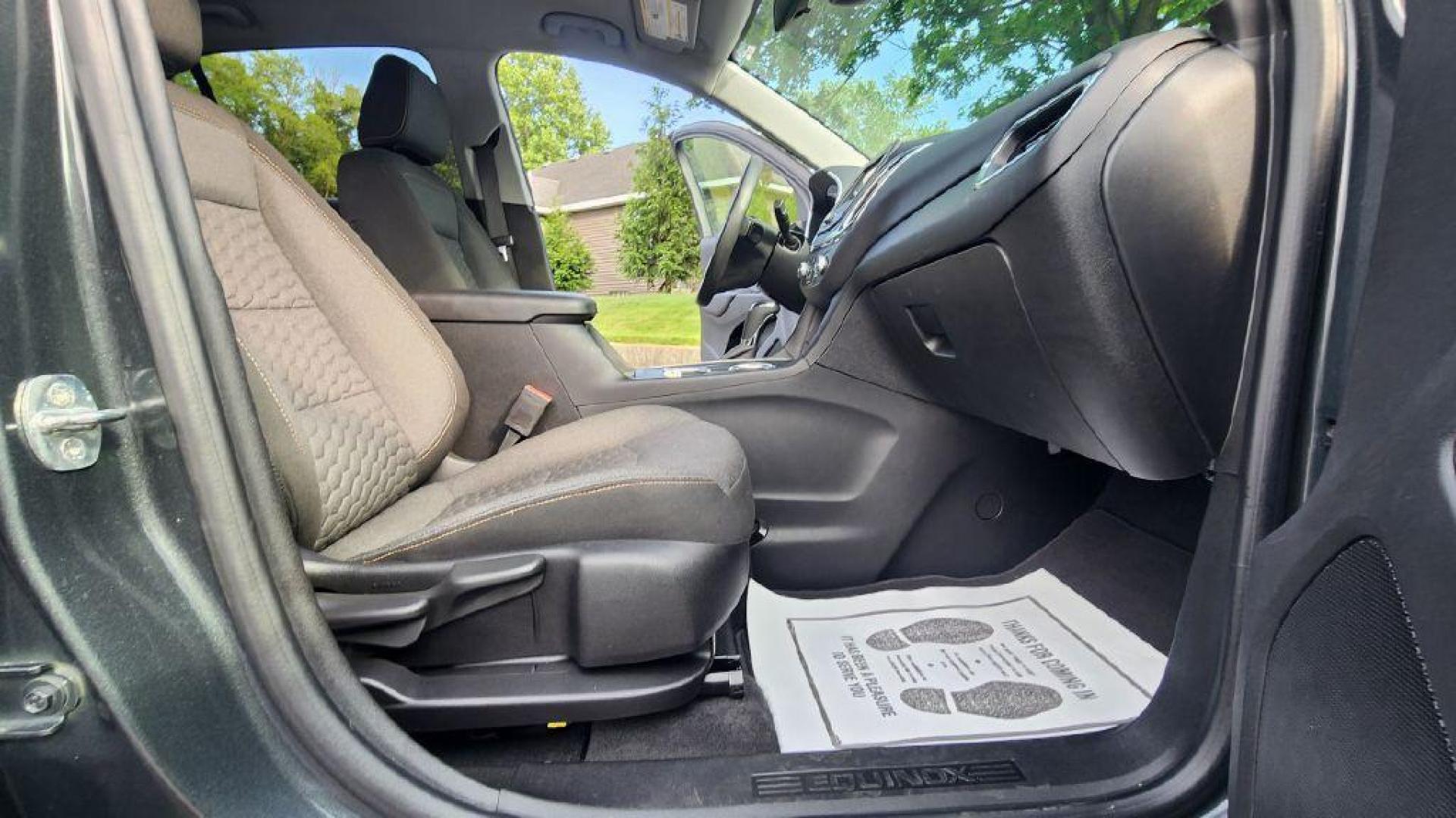 2020 GRAY CHEVROLET EQUINOX LT - AWD (2GNAXTEV1L6) with an 1.5L engine, Automatic transmission, located at 101 S. Halleck St., DeMotte, 46310, (219) 987-2922, 41.202343, -87.198189 - Photo#6