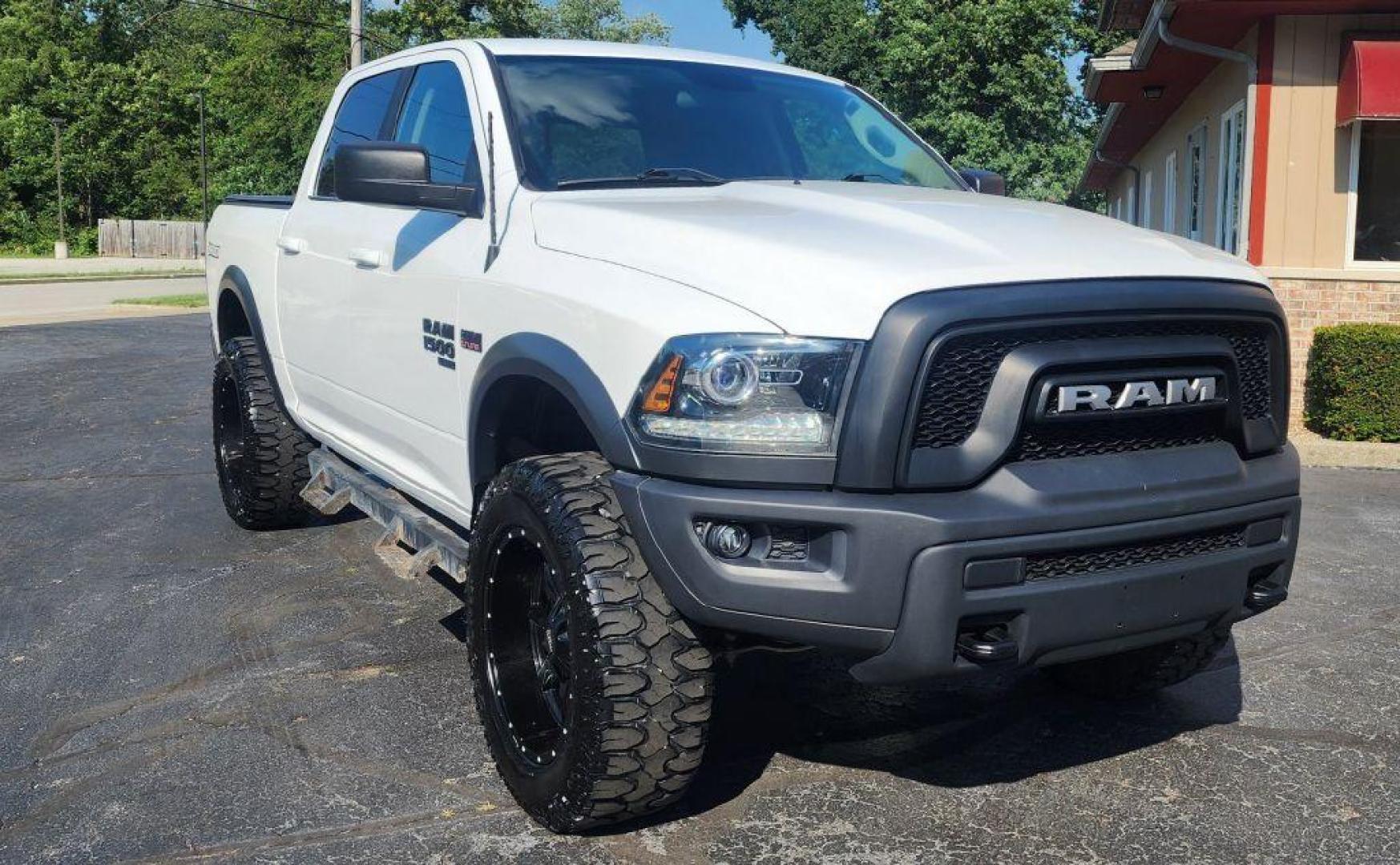 2019 WHITE RAM 1500 CLASSIC SLT (1C6RR7LT1KS) with an 5.7L engine, Automatic transmission, located at 101 S. Halleck St., DeMotte, 46310, (219) 987-2922, 41.202343, -87.198189 - Photo#1