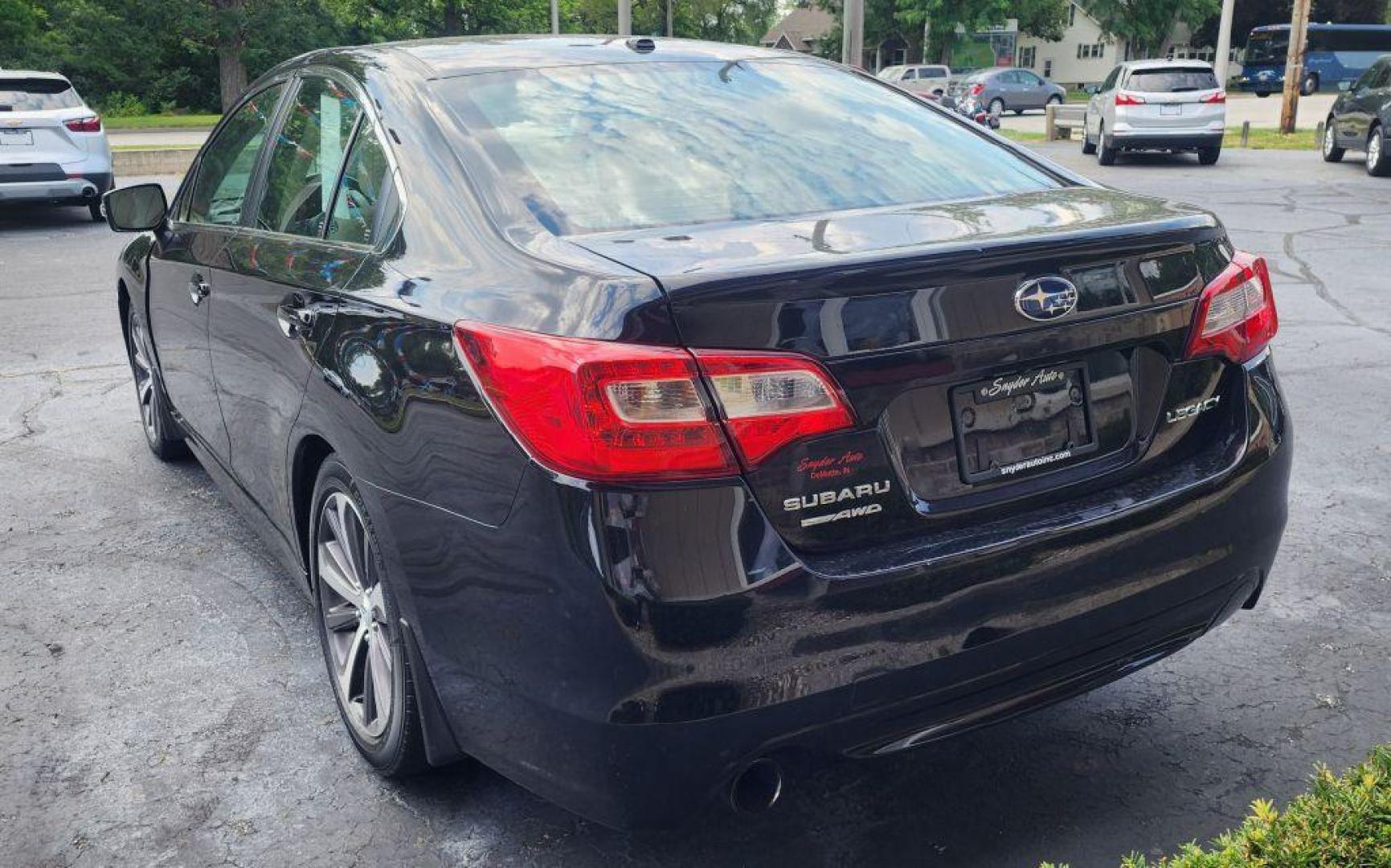 2015 BLACK SUBARU LEGACY 2.5I LIMITED -AWD (4S3BNBL63F3) with an 2.5L engine, Continuously Variable transmission, located at 101 S. Halleck St., DeMotte, 46310, (219) 987-2922, 41.202343, -87.198189 - Photo#3