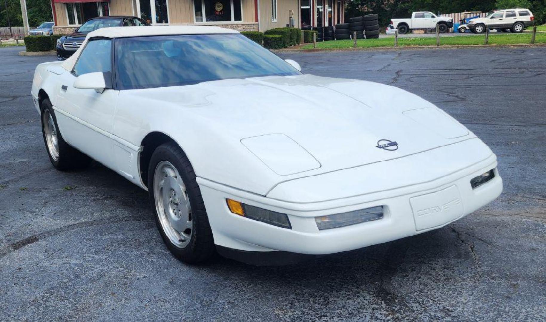 1996 WHITE CHEVROLET CORVETTE (1G1YY32P4T5) with an 5.7L engine, Automatic transmission, located at 101 S. Halleck St., DeMotte, 46310, (219) 987-2922, 41.202343, -87.198189 - Photo#1