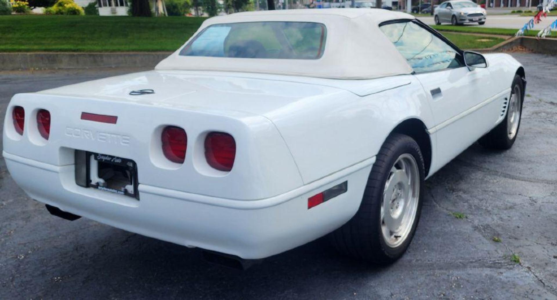 1996 WHITE CHEVROLET CORVETTE (1G1YY32P4T5) with an 5.7L engine, Automatic transmission, located at 101 S. Halleck St., DeMotte, 46310, (219) 987-2922, 41.202343, -87.198189 - Photo#2