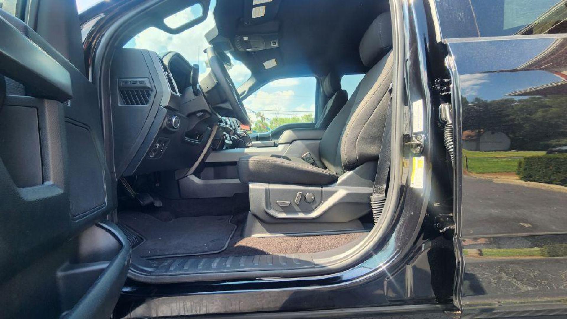 2020 BLACK FORD F150 SUPERCREW - 4WD (1FTEW1EP8LF) with an 2.7L engine, Automatic transmission, located at 101 S. Halleck St., DeMotte, 46310, (219) 987-2922, 41.202343, -87.198189 - Photo#6