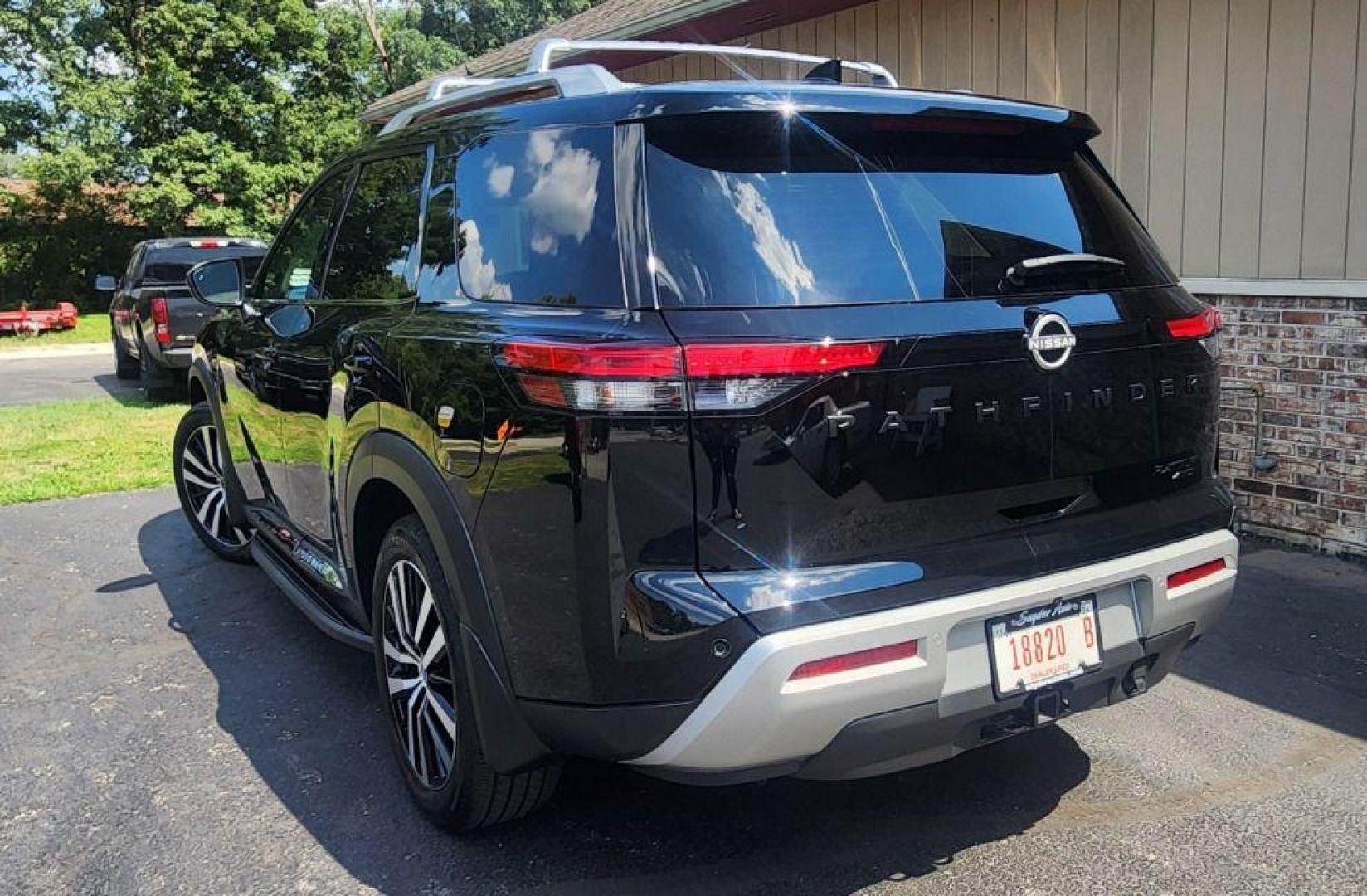 2023 BLACK NISSAN PATHFINDER PLATINUM - 4WD (5N1DR3DK8PC) with an 3.5L engine, Automatic transmission, located at 101 S. Halleck St., DeMotte, 46310, (219) 987-2922, 41.202343, -87.198189 - Photo#3