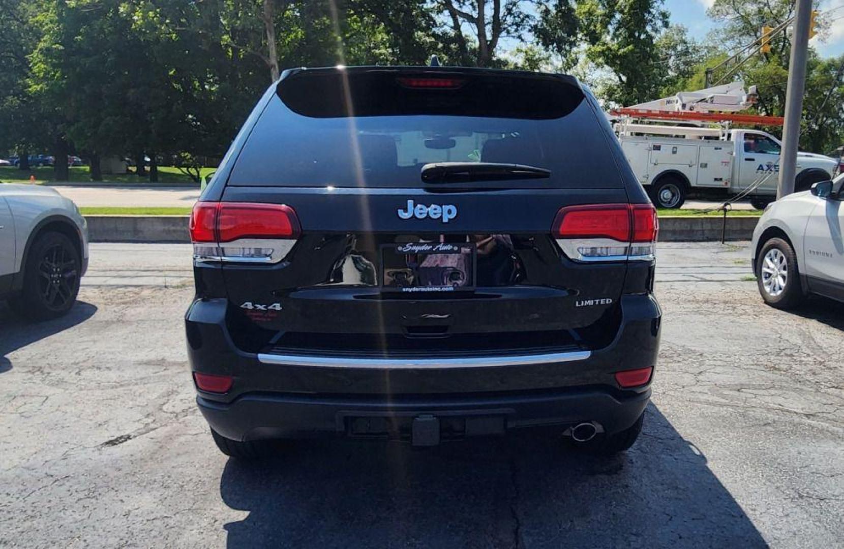 2021 BLACK JEEP GRAND CHEROKEE LIMITED -4WD (1C4RJFBG5MC) with an 3.6L engine, Automatic transmission, located at 101 S. Halleck St., DeMotte, 46310, (219) 987-2922, 41.202343, -87.198189 - Photo#4