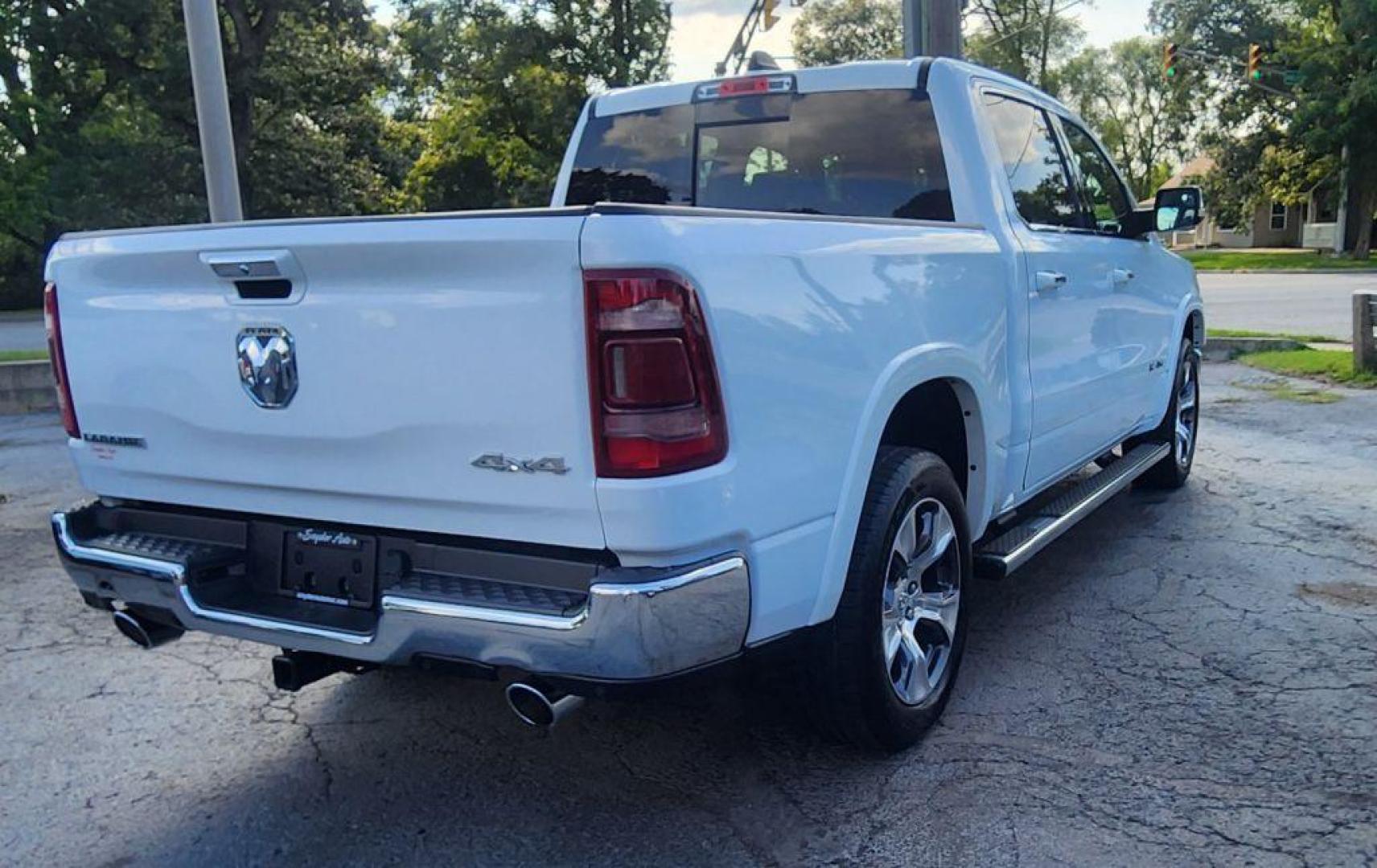 2021 WHITE RAM 1500 LARAMIE - 4WD (1C6SRFJT8MN) with an 5.7L engine, Automatic transmission, located at 101 S. Halleck St., DeMotte, 46310, (219) 987-2922, 41.202343, -87.198189 - Photo#2