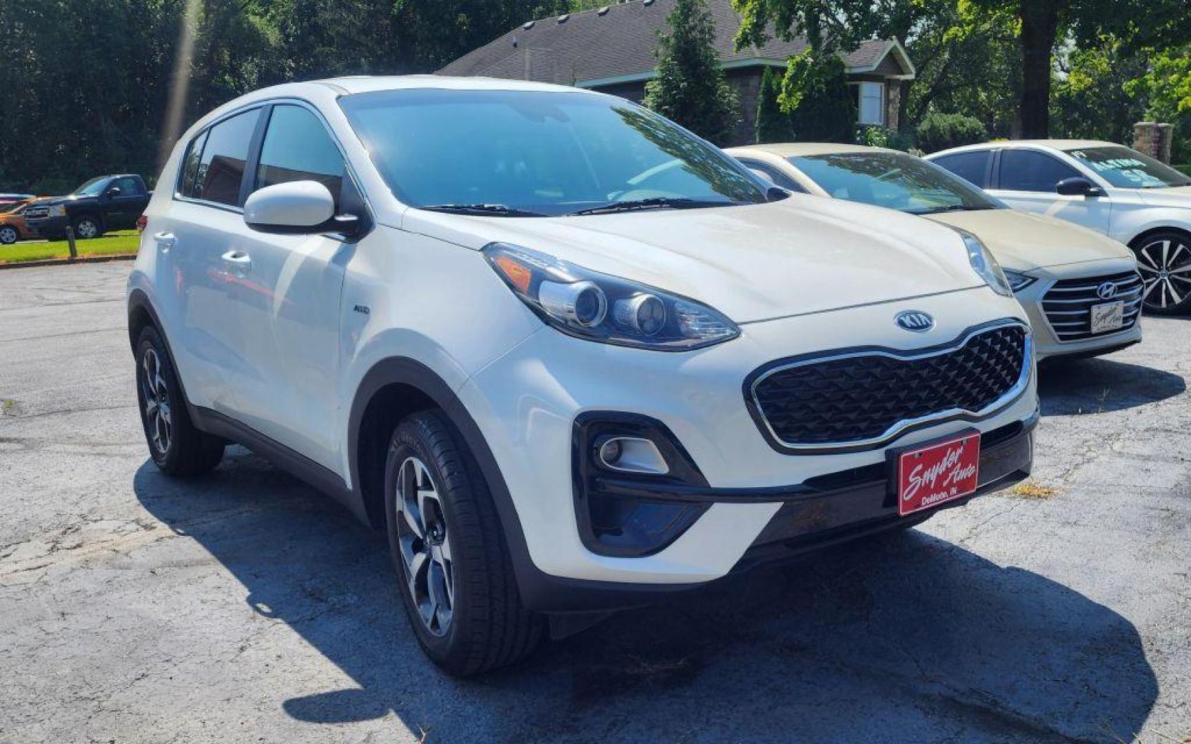 2022 WHITE KIA SPORTAGE LX - AWD (KNDPMCAC5N7) with an 2.4L engine, Automatic transmission, located at 101 S. Halleck St., DeMotte, 46310, (219) 987-2922, 41.202343, -87.198189 - Photo#1