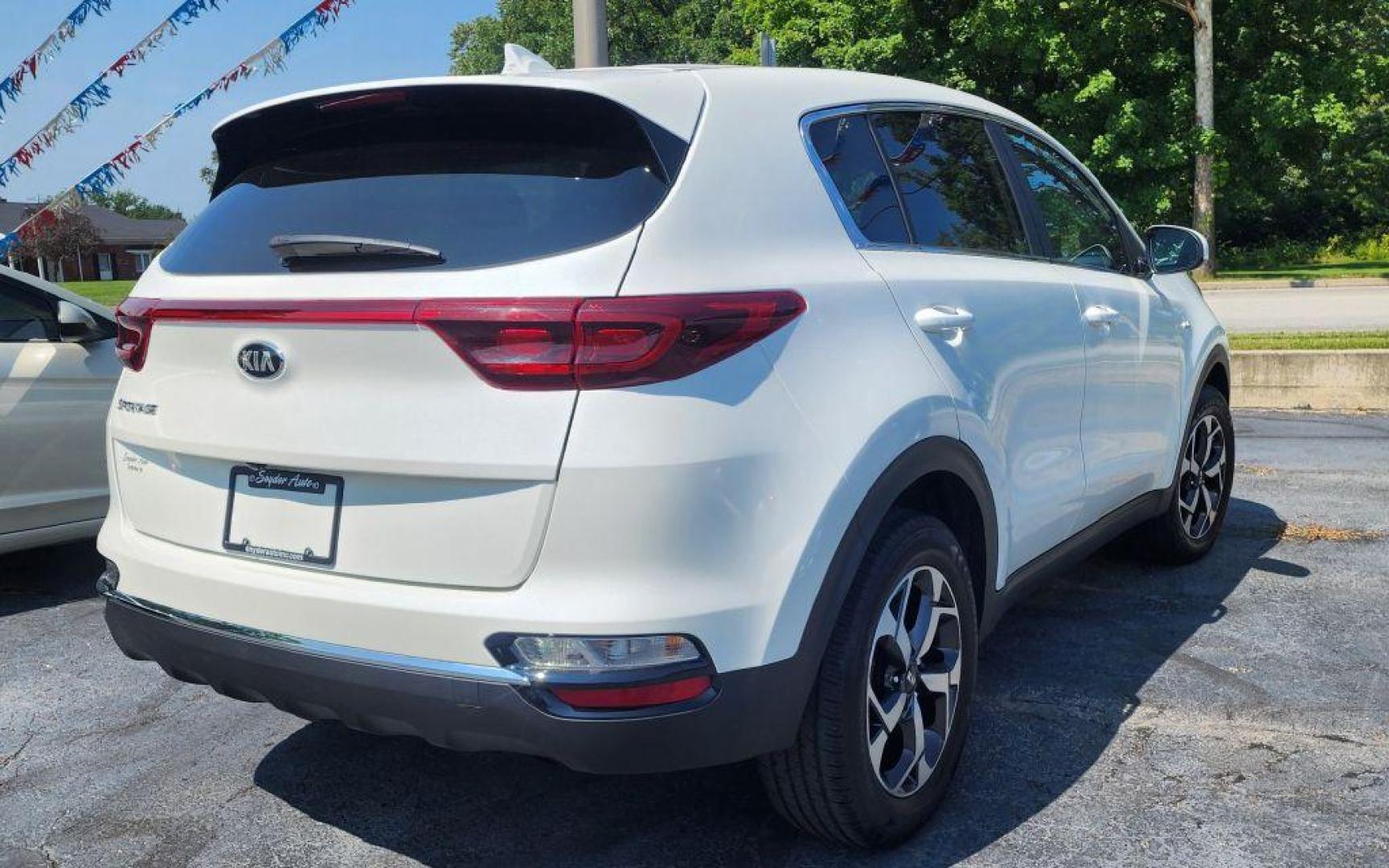 2022 WHITE KIA SPORTAGE LX - AWD (KNDPMCAC5N7) with an 2.4L engine, Automatic transmission, located at 101 S. Halleck St., DeMotte, 46310, (219) 987-2922, 41.202343, -87.198189 - Photo#2