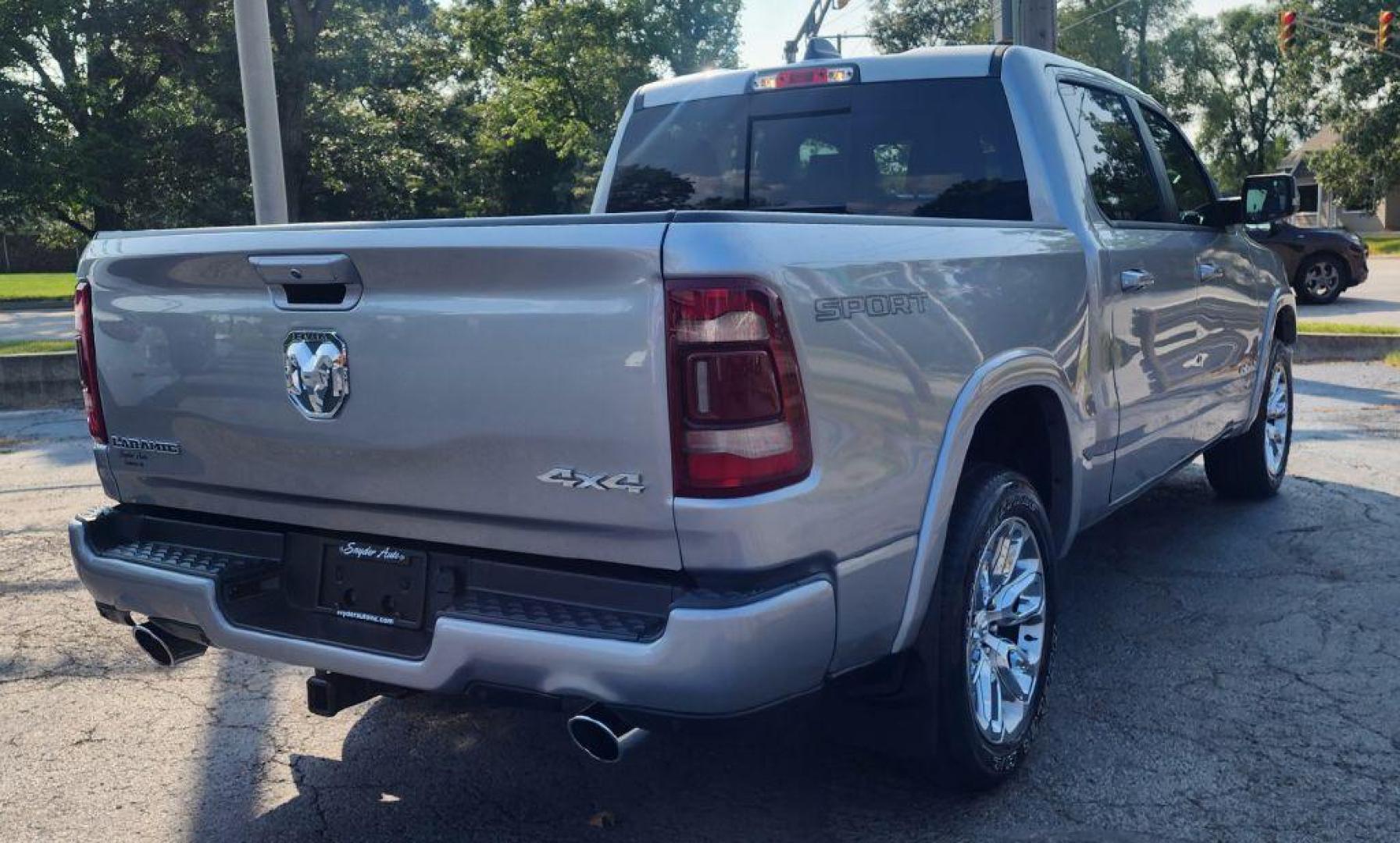 2022 SILVER RAM 1500 LARAMIE - 4WD (1C6SRFJT9NN) with an 5.7L engine, Automatic transmission, located at 101 S. Halleck St., DeMotte, 46310, (219) 987-2922, 41.202343, -87.198189 - Photo#2