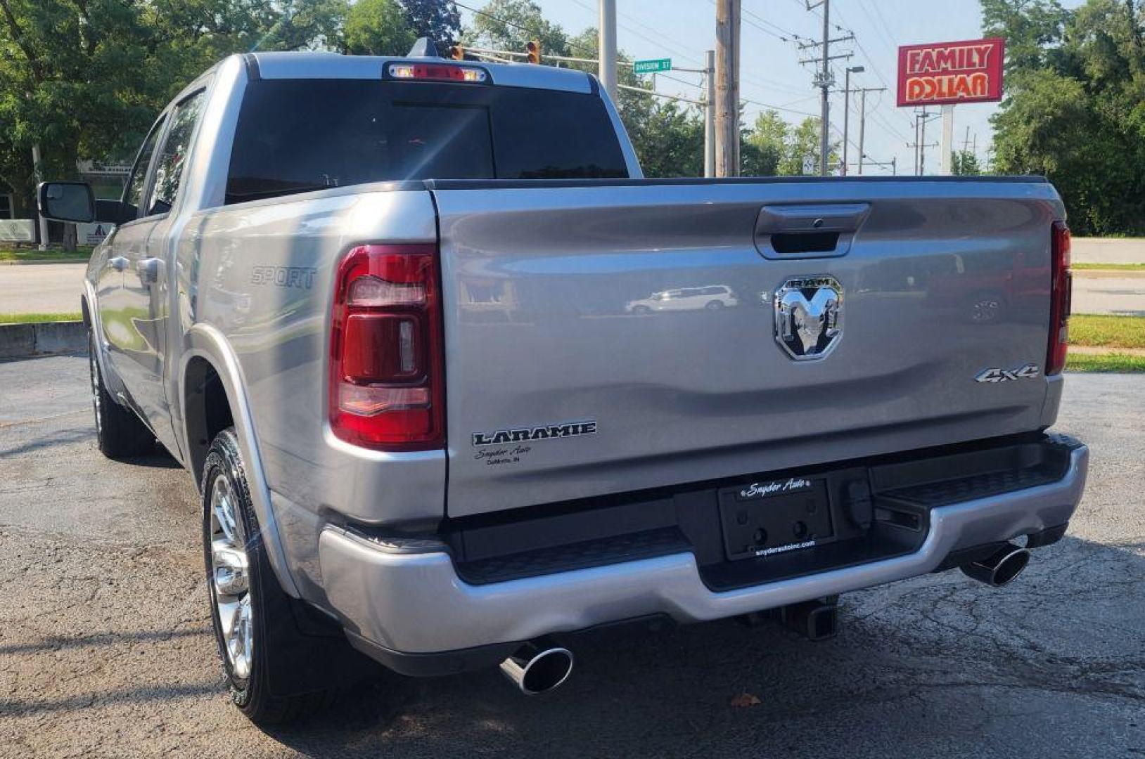 2022 SILVER RAM 1500 LARAMIE - 4WD (1C6SRFJT9NN) with an 5.7L engine, Automatic transmission, located at 101 S. Halleck St., DeMotte, 46310, (219) 987-2922, 41.202343, -87.198189 - Photo#3