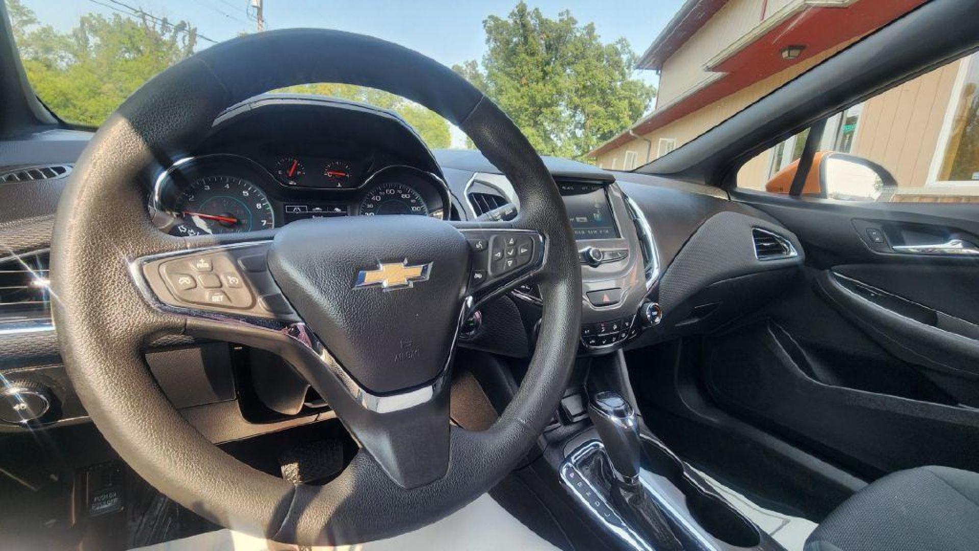 2017 ORANGE CHEVROLET CRUZE LT (3G1BE6SM4HS) with an 1.4L engine, Automatic transmission, located at 101 S. Halleck St., DeMotte, 46310, (219) 987-2922, 41.202343, -87.198189 - Photo#8