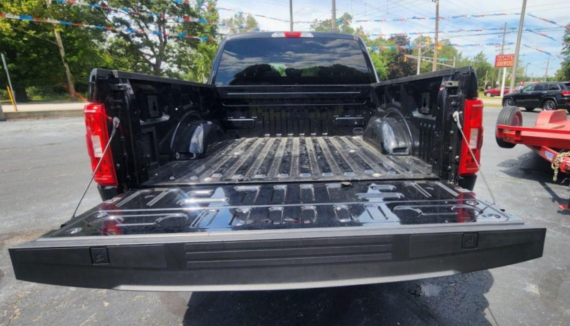 2021 BLACK FORD F150 SUPERCREW - 4WD (1FTEW1EP8MF) with an 2.7L engine, Automatic transmission, located at 101 S. Halleck St., DeMotte, 46310, (219) 987-2922, 41.202343, -87.198189 - Photo#20