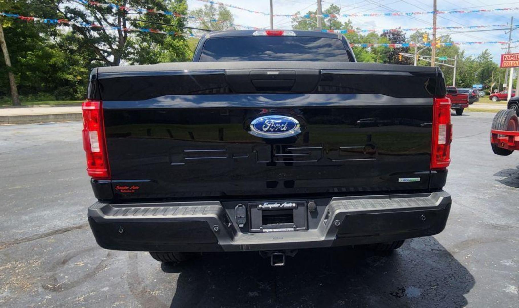 2021 BLACK FORD F150 SUPERCREW - 4WD (1FTEW1EP8MF) with an 2.7L engine, Automatic transmission, located at 101 S. Halleck St., DeMotte, 46310, (219) 987-2922, 41.202343, -87.198189 - Photo#21