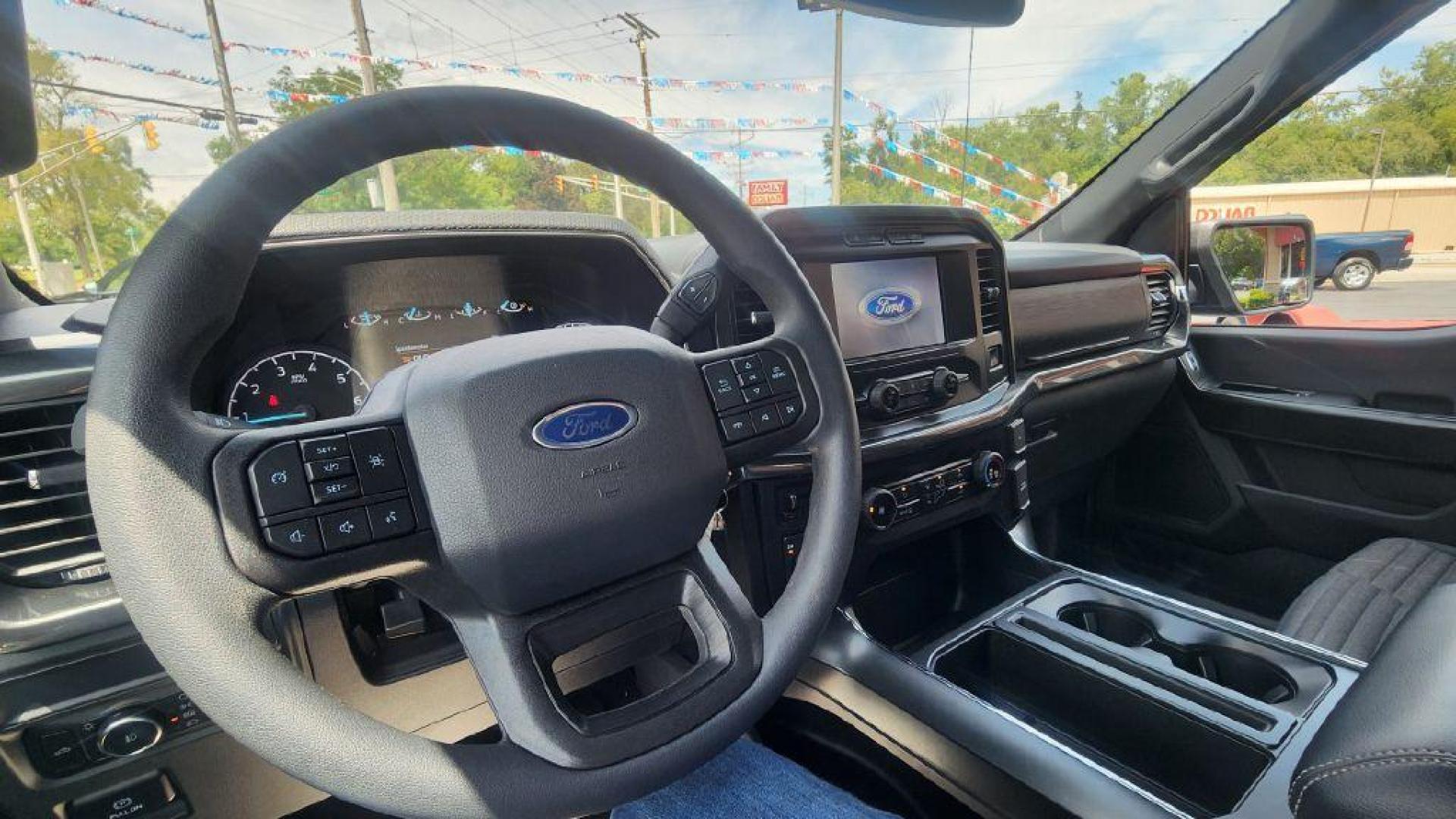 2021 BLACK FORD F150 SUPERCREW - 4WD (1FTEW1EP8MF) with an 2.7L engine, Automatic transmission, located at 101 S. Halleck St., DeMotte, 46310, (219) 987-2922, 41.202343, -87.198189 - Photo#8