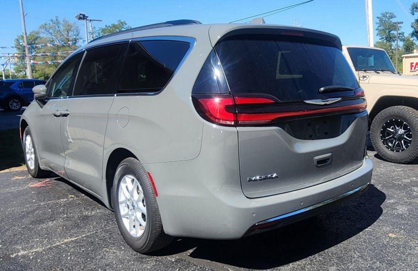 2022 GRAY CHRYSLER PACIFICA TOURING L - FWD (2C4RC1BG0NR) with an 3.6L engine, Automatic transmission, located at 101 S. Halleck St., DeMotte, 46310, (219) 987-2922, 41.202343, -87.198189 - Photo#1