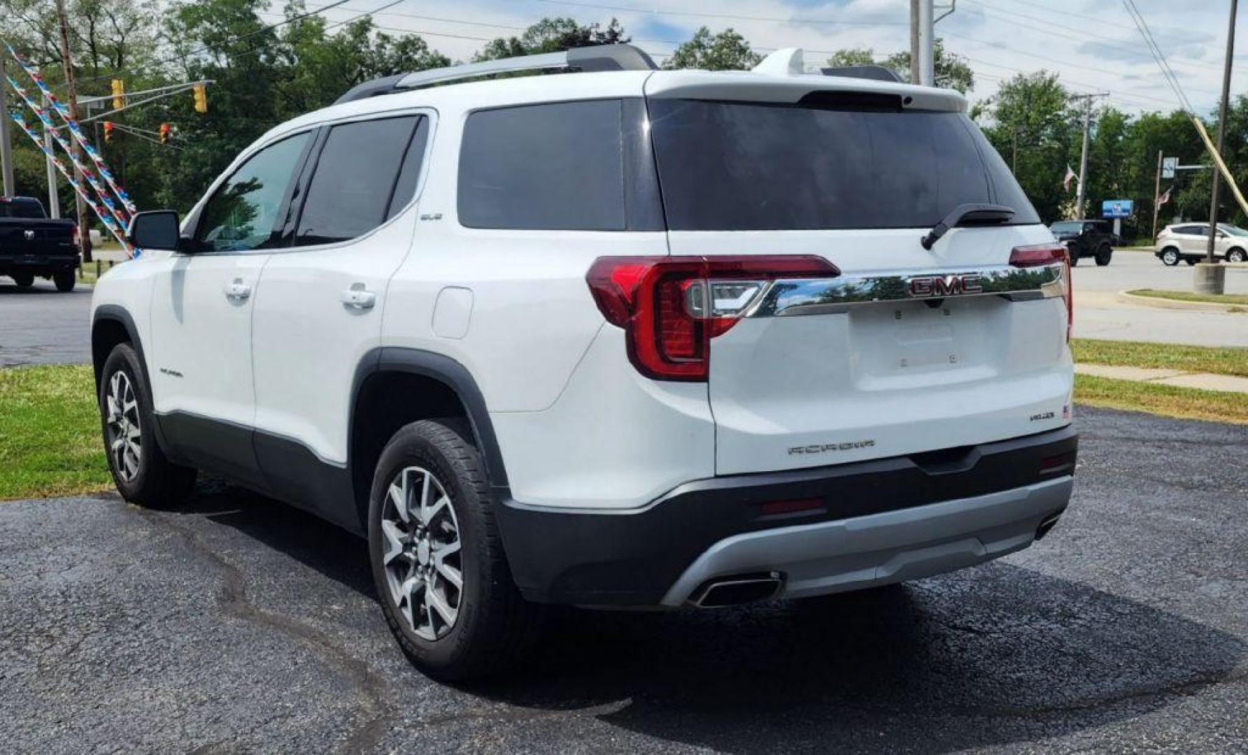 2023 WHITE GMC ACADIA SLE - AWD (1GKKNRL44PZ) with an 2.0L engine, Automatic transmission, located at 101 S. Halleck St., DeMotte, 46310, (219) 987-2922, 41.202343, -87.198189 - Photo#2