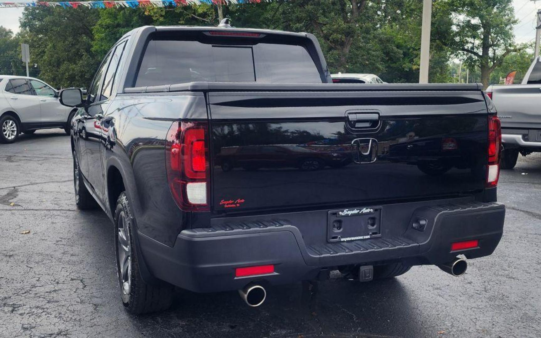 2022 BLACK HONDA RIDGELINE RTL - AWD (5FPYK3F58NB) with an 3.5L engine, Automatic transmission, located at 101 S. Halleck St., DeMotte, 46310, (219) 987-2922, 41.202343, -87.198189 - Photo#3