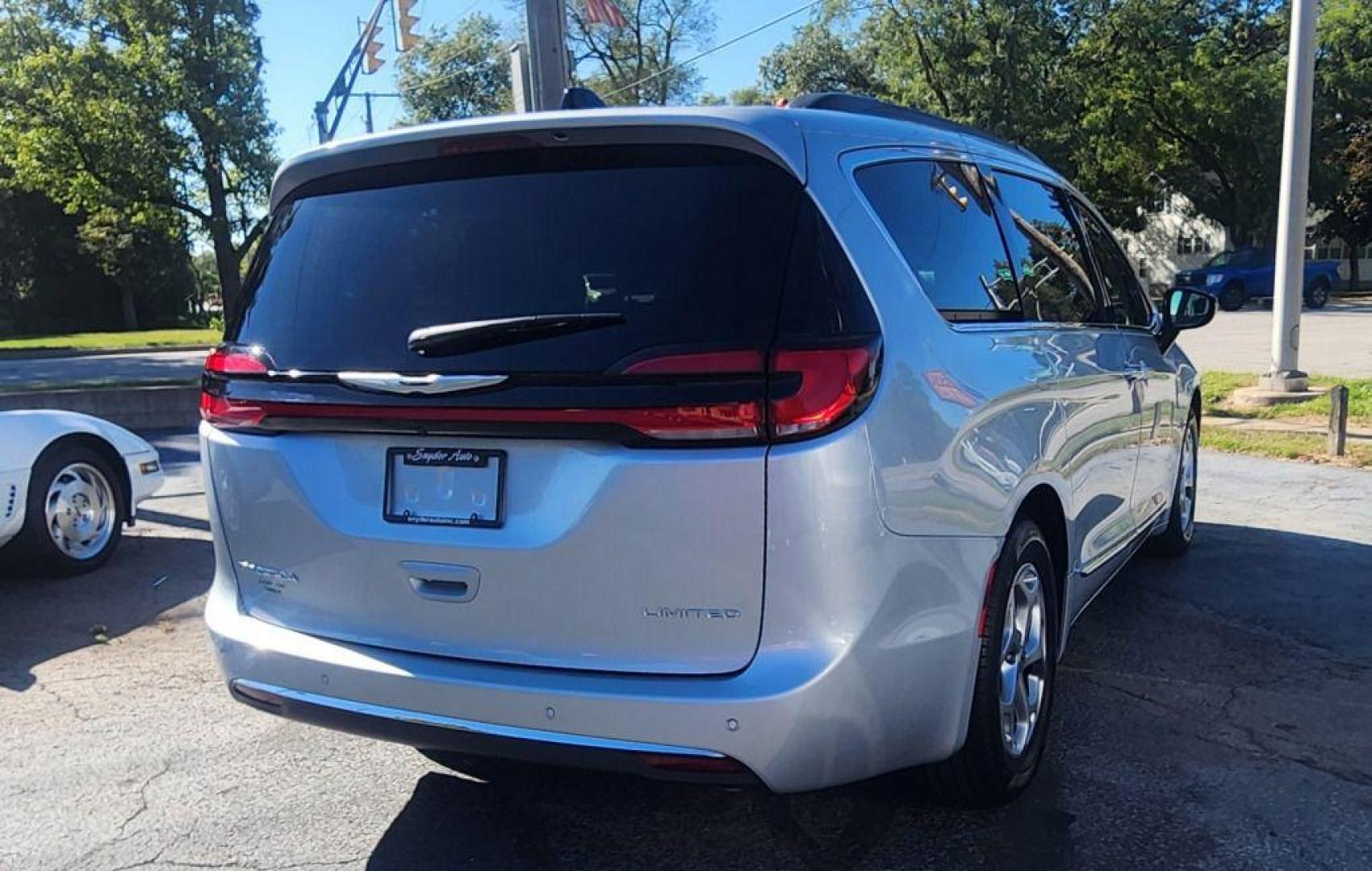 2023 SILVER CHRYSLER PACIFICA LIMITED - FWD (2C4RC1GG9PR) with an 3.6L engine, Automatic transmission, located at 101 S. Halleck St., DeMotte, 46310, (219) 987-2922, 41.202343, -87.198189 - Photo#2