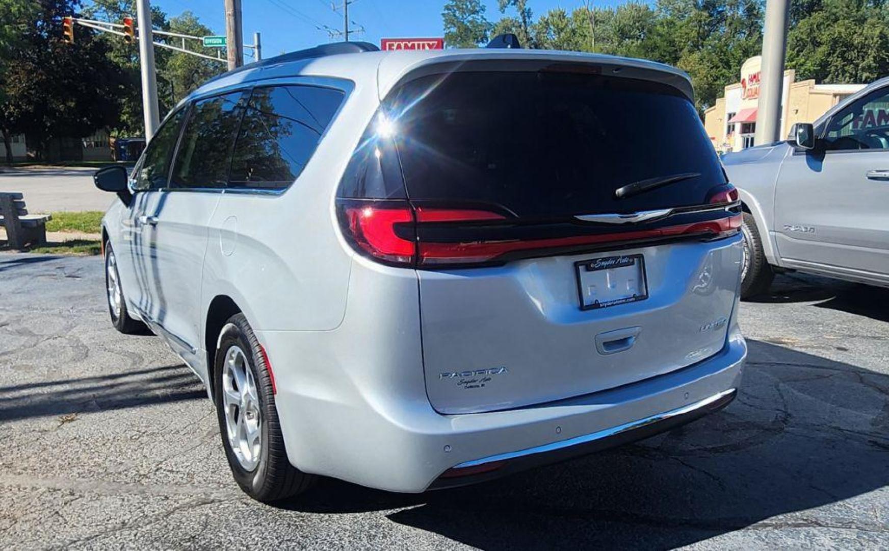 2023 SILVER CHRYSLER PACIFICA LIMITED - FWD (2C4RC1GG9PR) with an 3.6L engine, Automatic transmission, located at 101 S. Halleck St., DeMotte, 46310, (219) 987-2922, 41.202343, -87.198189 - Photo#3