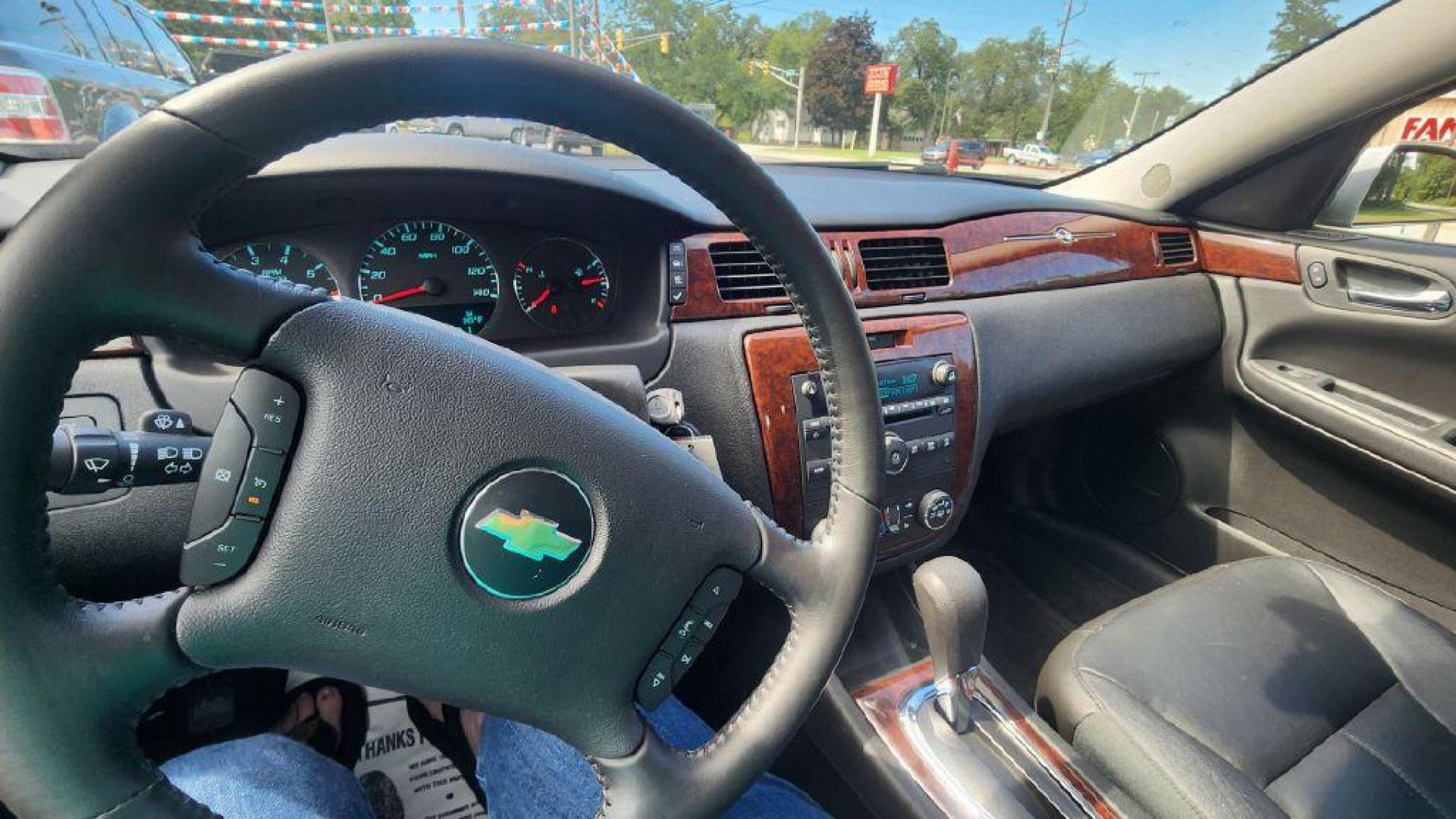 2011 SILVER CHEVROLET IMPALA LT (2G1WB5EK7B1) with an 3.5L engine, Automatic transmission, located at 101 S. Halleck St., DeMotte, 46310, (219) 987-2922, 41.202343, -87.198189 - Photo#8