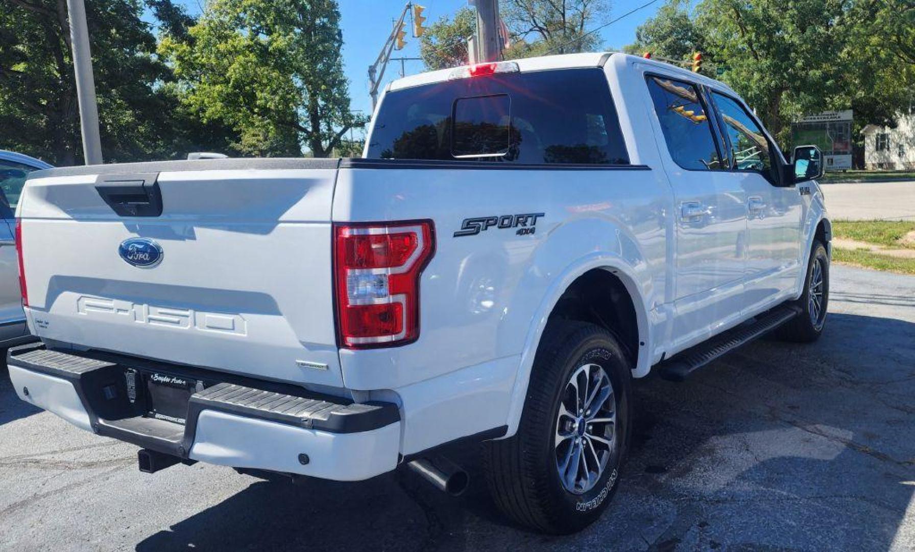 2020 WHITE FORD F150 - 4WD SUPERCREW (1FTEW1EP5LF) with an 2.7L engine, Automatic transmission, located at 101 S. Halleck St., DeMotte, 46310, (219) 987-2922, 41.202343, -87.198189 - Photo#2