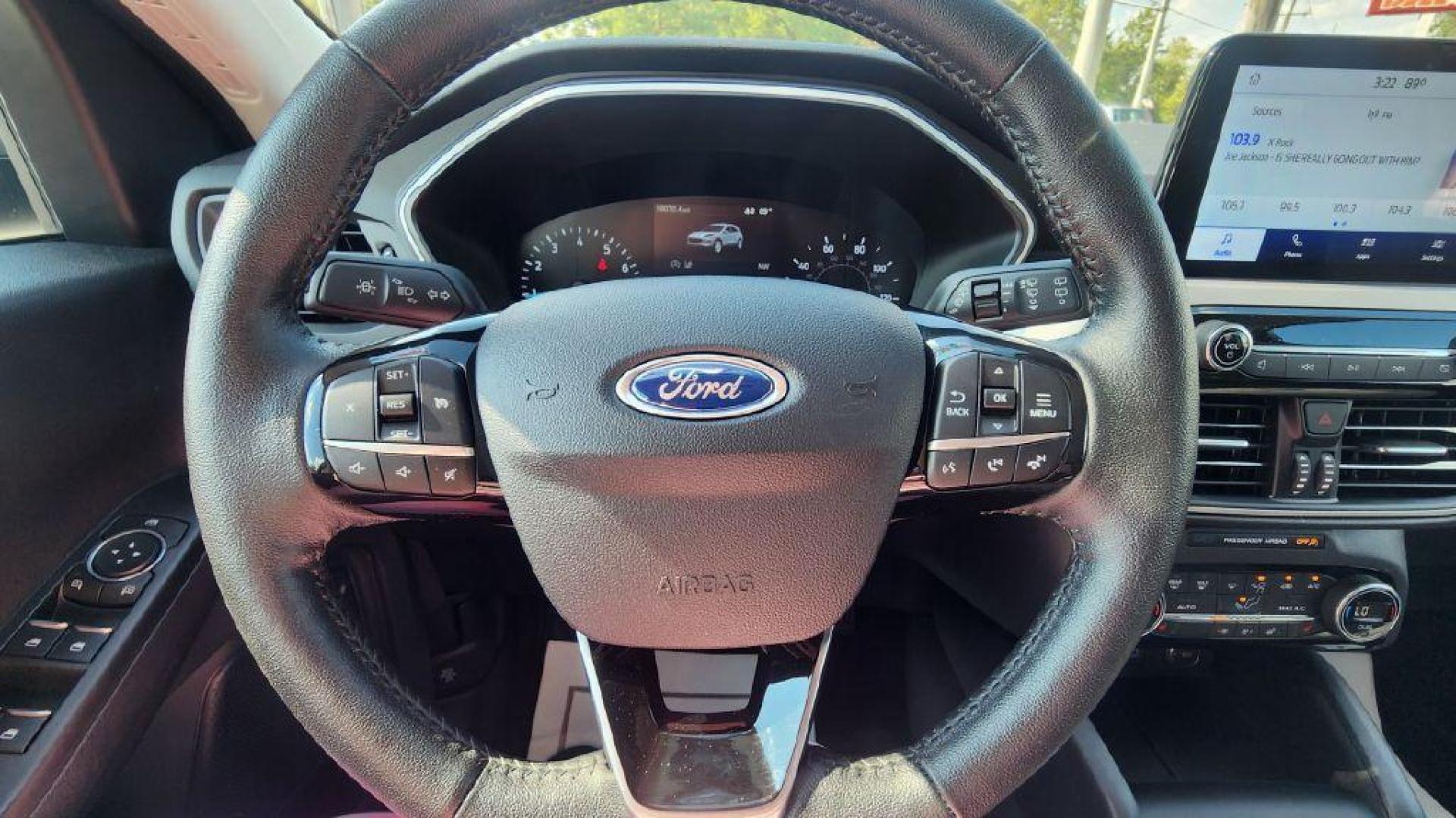 2021 SILVER FORD ESCAPE SE - 4WD (1FMCU9G64MU) with an 1.5L engine, Automatic transmission, located at 101 S. Halleck St., DeMotte, 46310, (219) 987-2922, 41.202343, -87.198189 - Photo#10