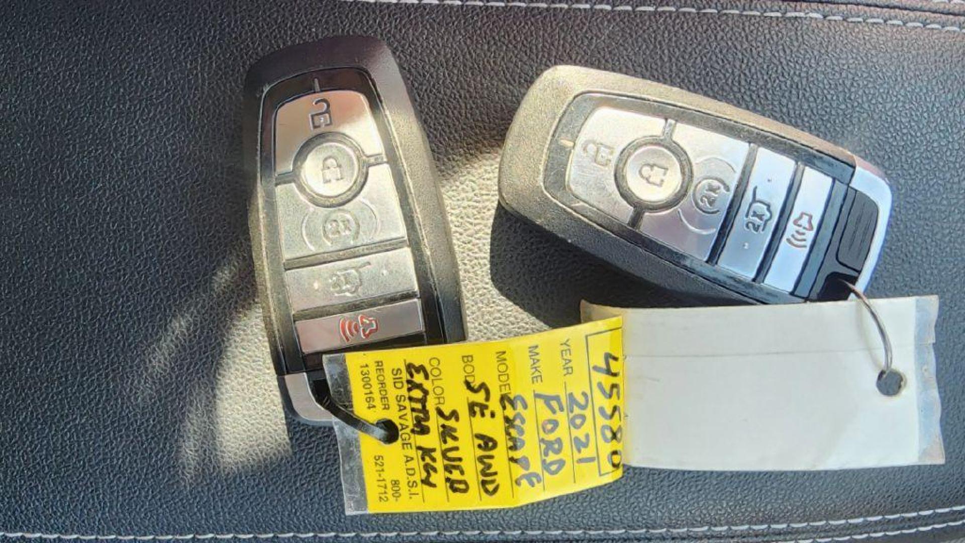 2021 SILVER FORD ESCAPE SE - 4WD (1FMCU9G64MU) with an 1.5L engine, Automatic transmission, located at 101 S. Halleck St., DeMotte, 46310, (219) 987-2922, 41.202343, -87.198189 - Photo#11