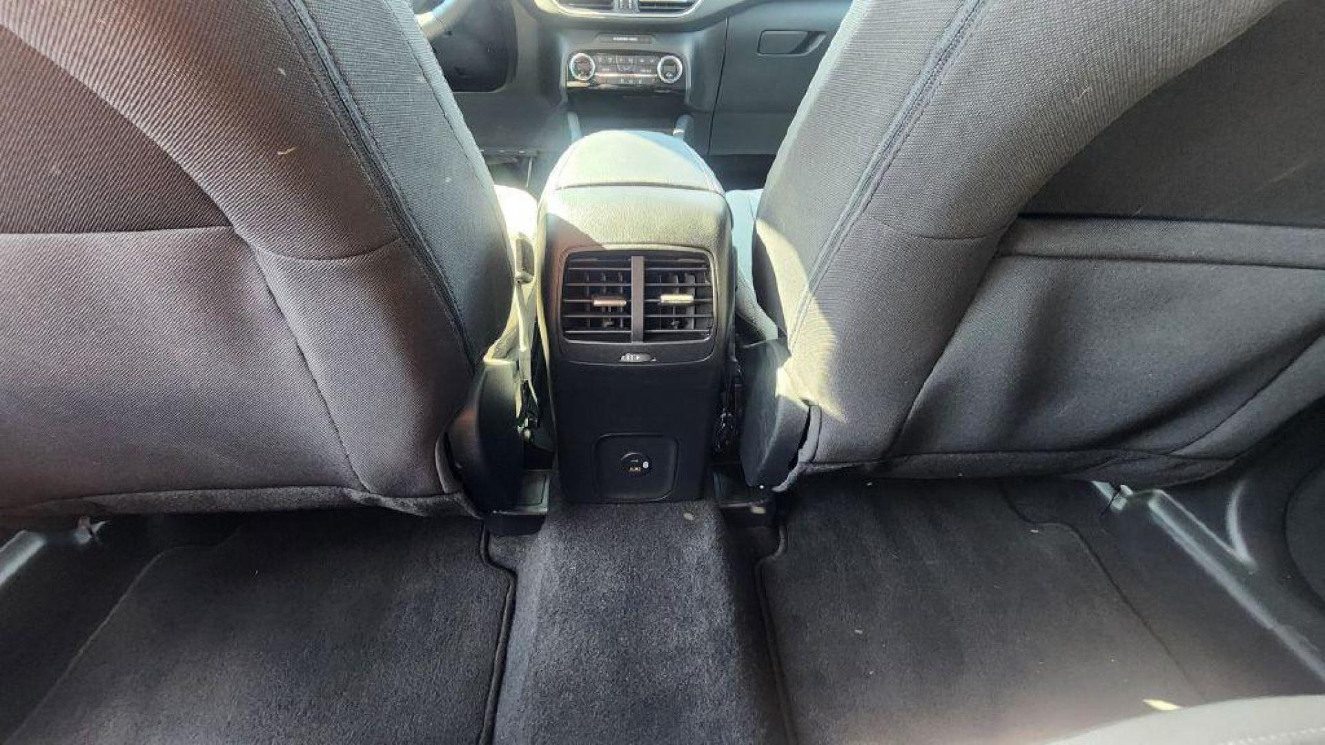 2021 SILVER FORD ESCAPE SE - 4WD (1FMCU9G64MU) with an 1.5L engine, Automatic transmission, located at 101 S. Halleck St., DeMotte, 46310, (219) 987-2922, 41.202343, -87.198189 - Photo#16