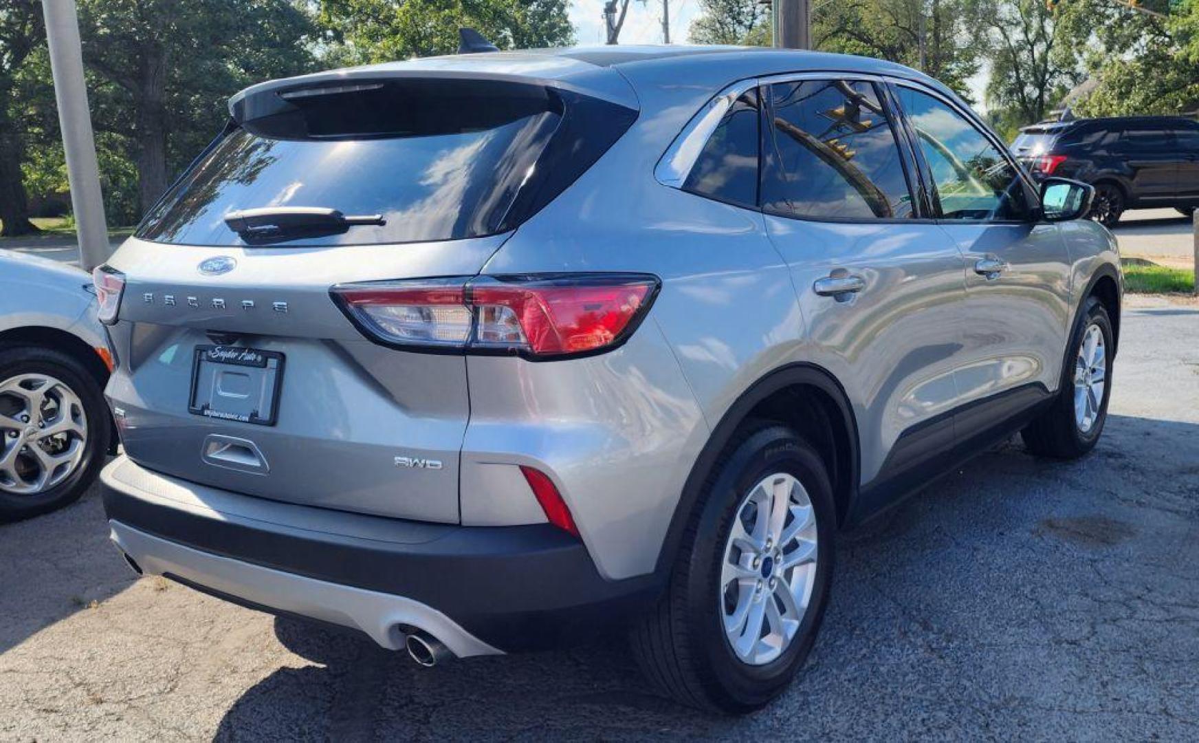 2021 SILVER FORD ESCAPE SE - 4WD (1FMCU9G64MU) with an 1.5L engine, Automatic transmission, located at 101 S. Halleck St., DeMotte, 46310, (219) 987-2922, 41.202343, -87.198189 - Photo#2