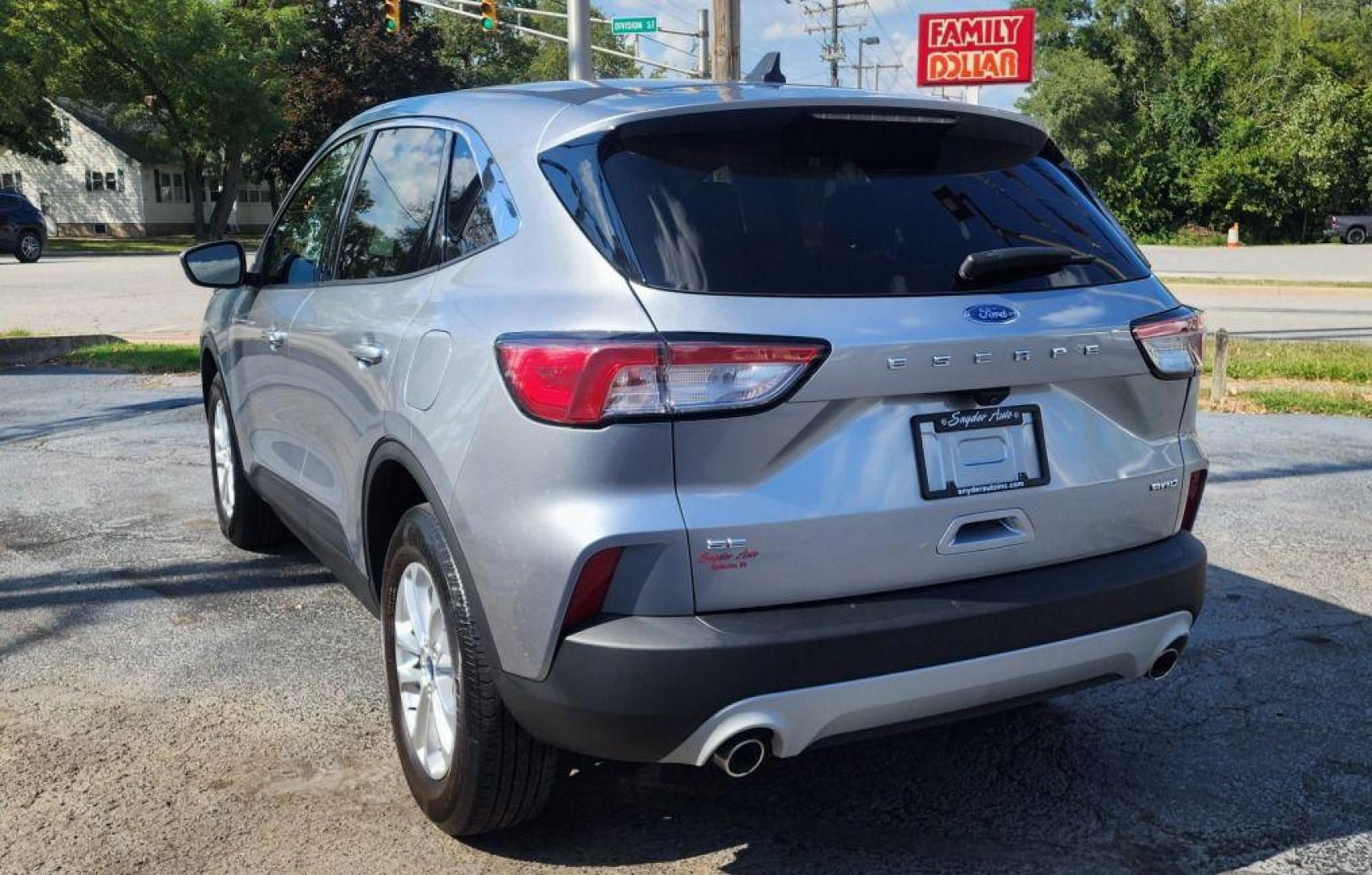 2021 SILVER FORD ESCAPE SE - 4WD (1FMCU9G64MU) with an 1.5L engine, Automatic transmission, located at 101 S. Halleck St., DeMotte, 46310, (219) 987-2922, 41.202343, -87.198189 - Photo#3