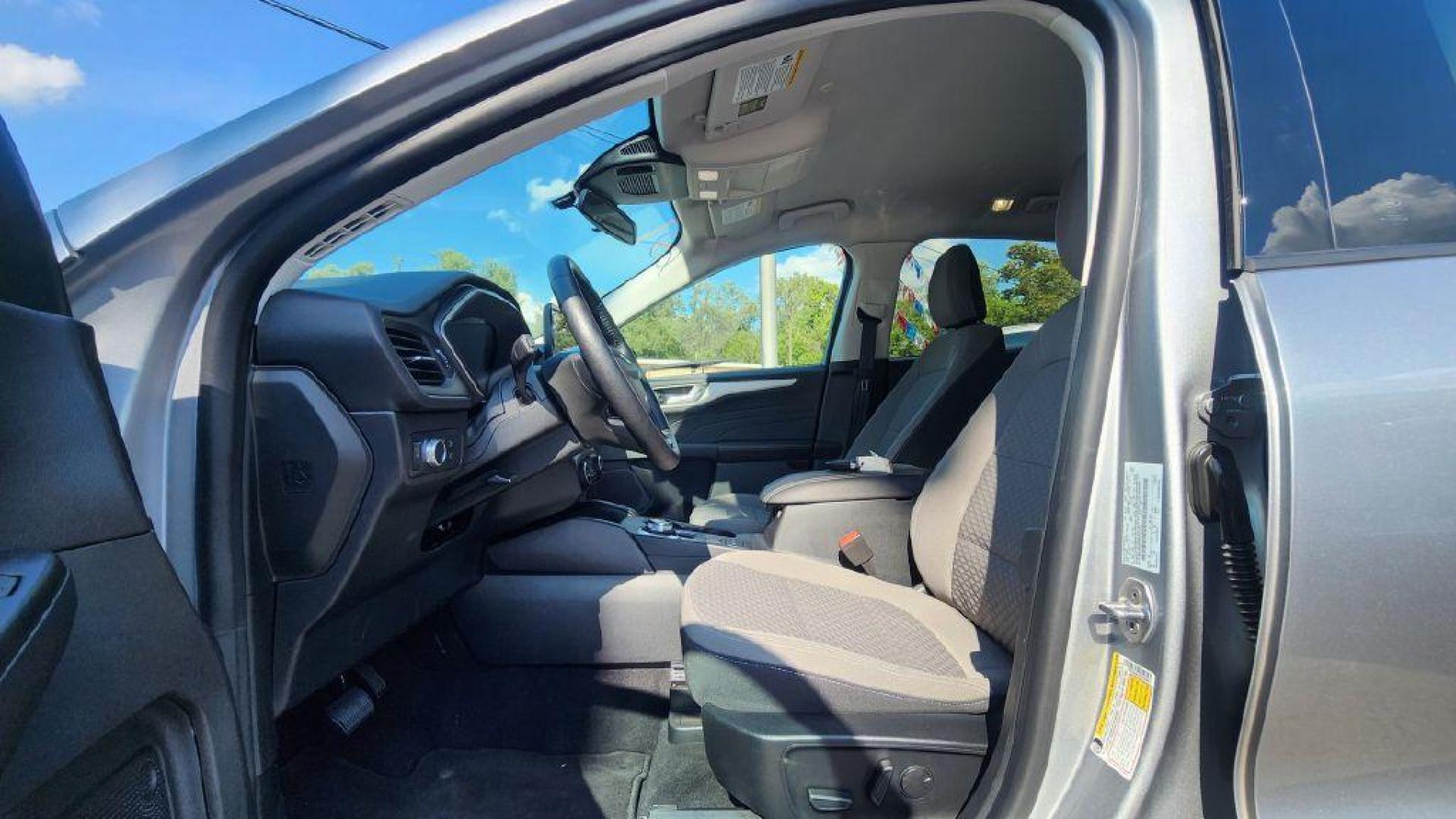 2021 SILVER FORD ESCAPE SE - 4WD (1FMCU9G64MU) with an 1.5L engine, Automatic transmission, located at 101 S. Halleck St., DeMotte, 46310, (219) 987-2922, 41.202343, -87.198189 - Photo#4